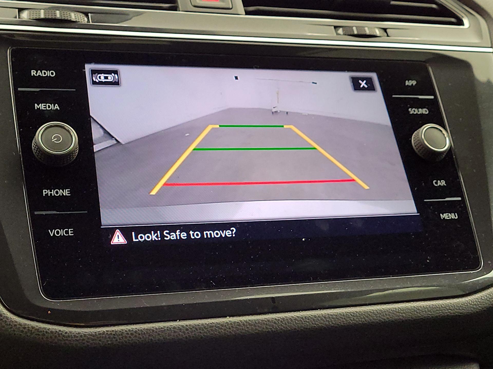 Thumbnail: 2022 Volkswagen Tiguan - 14