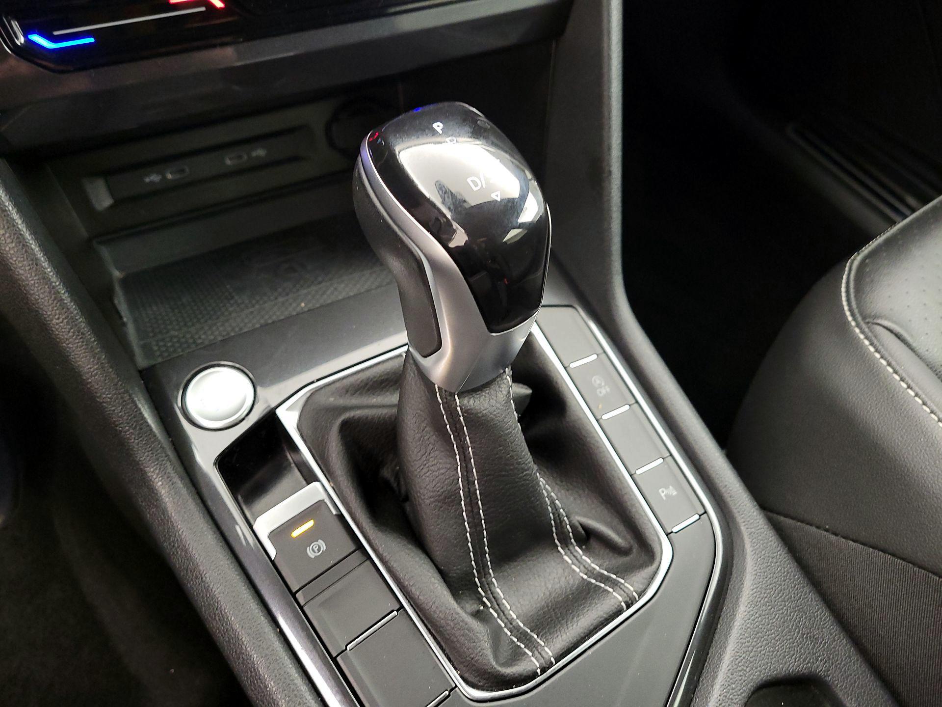 Thumbnail: 2022 Volkswagen Tiguan - 17