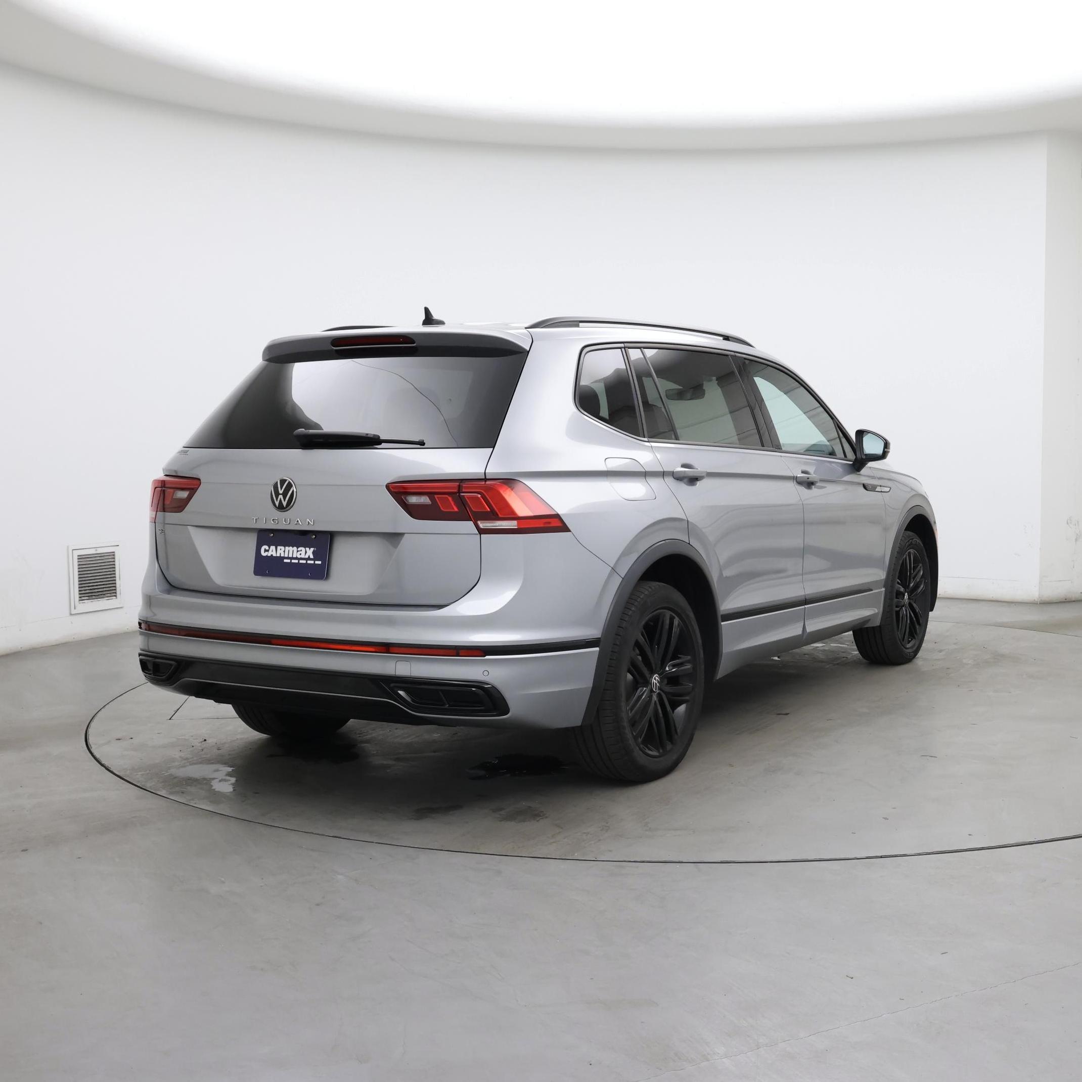 Thumbnail: 2022 Volkswagen Tiguan - 8