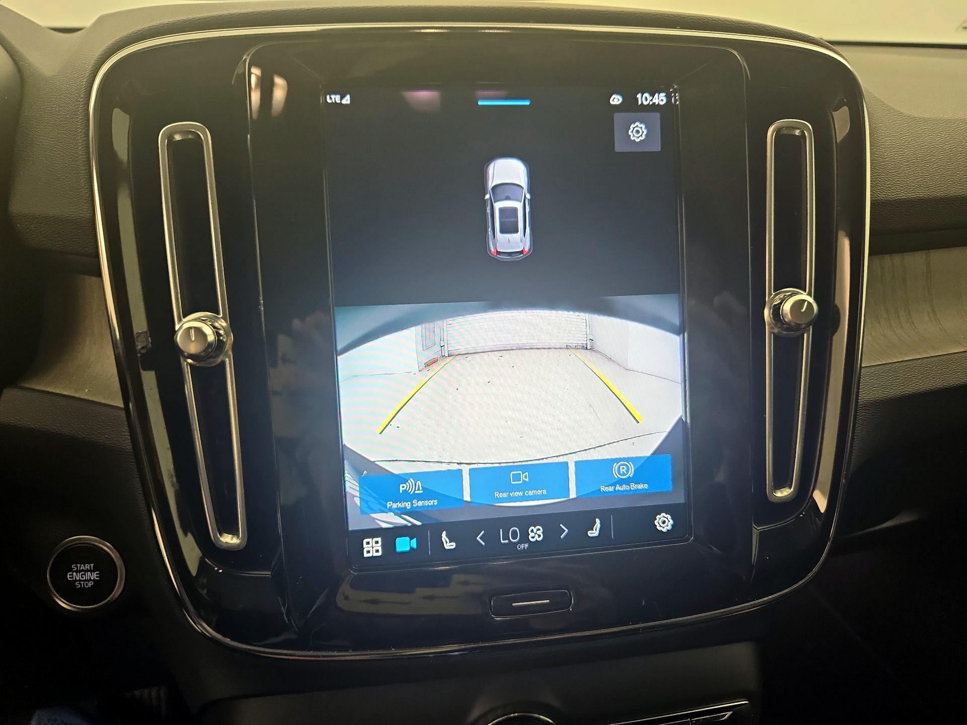 Thumbnail: 2023 Volvo XC40 - 14