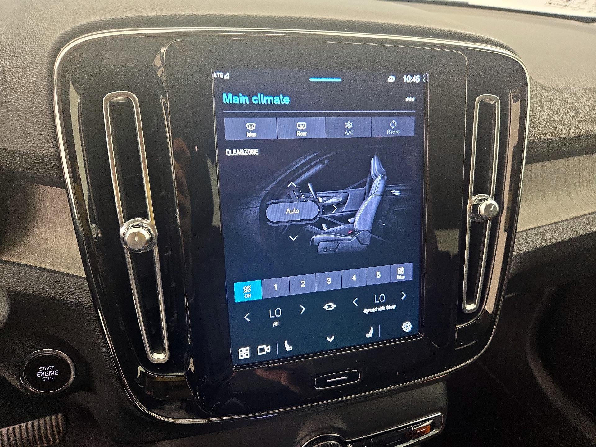 Thumbnail: 2023 Volvo XC40 - 16