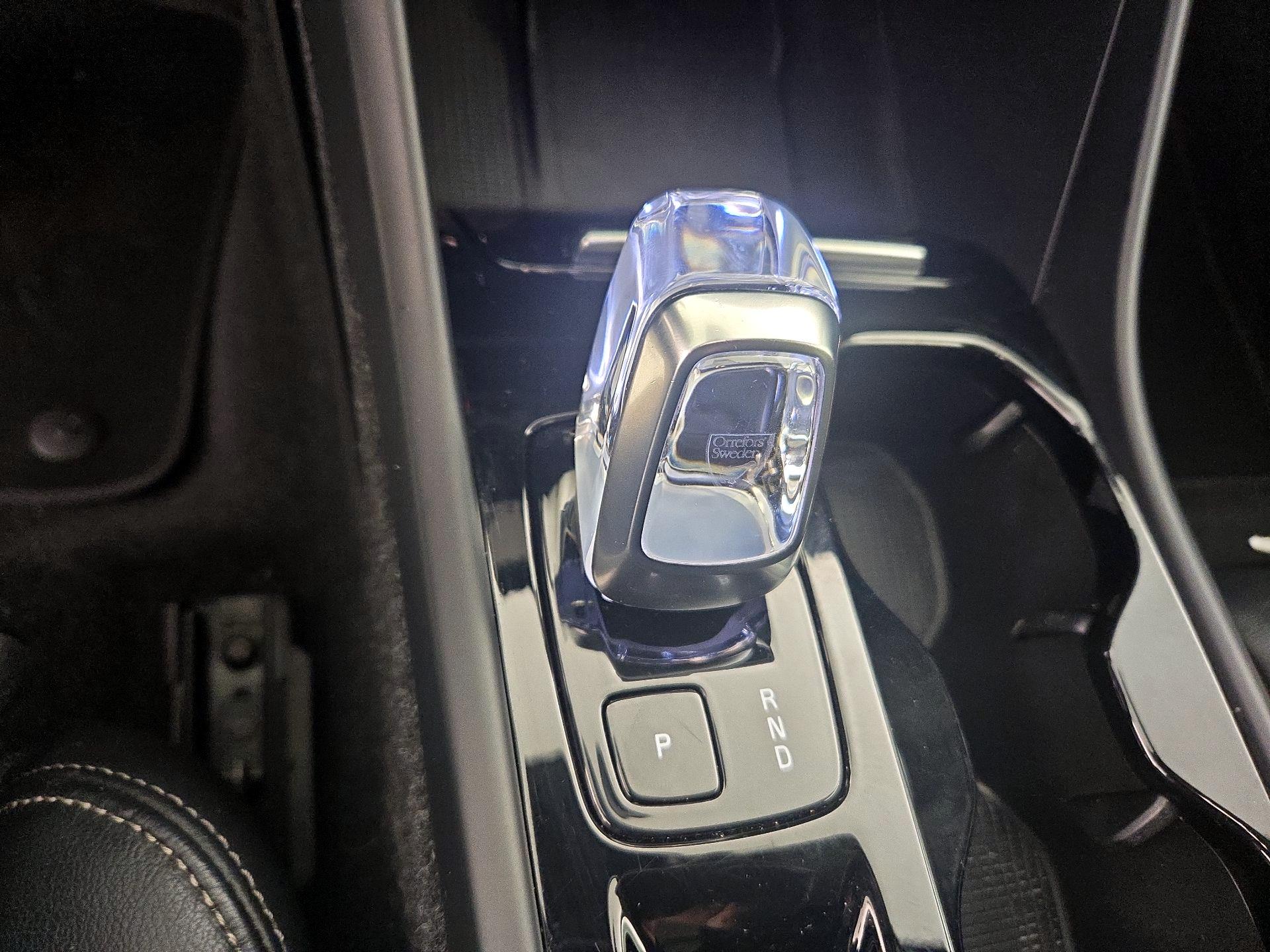 Thumbnail: 2023 Volvo XC40 - 17