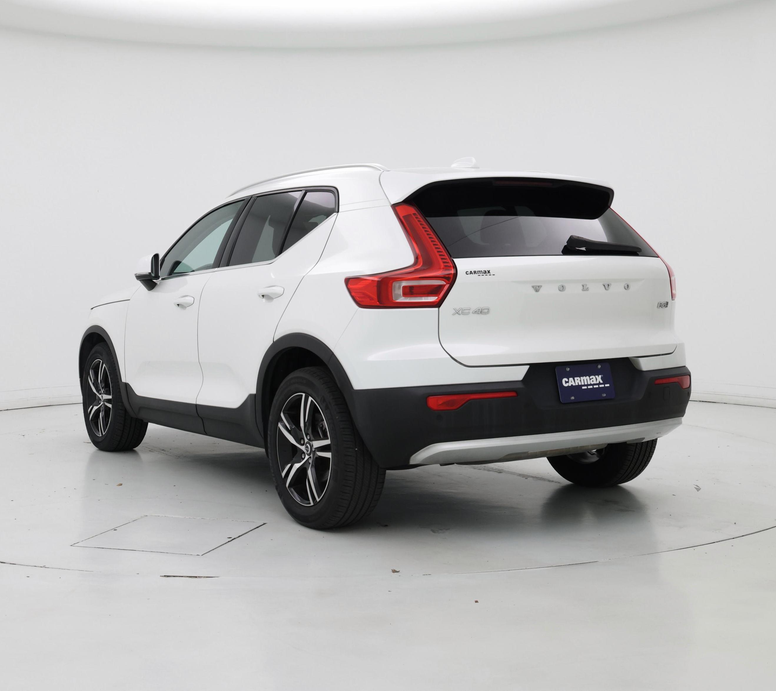 Thumbnail: 2023 Volvo XC40 - 2