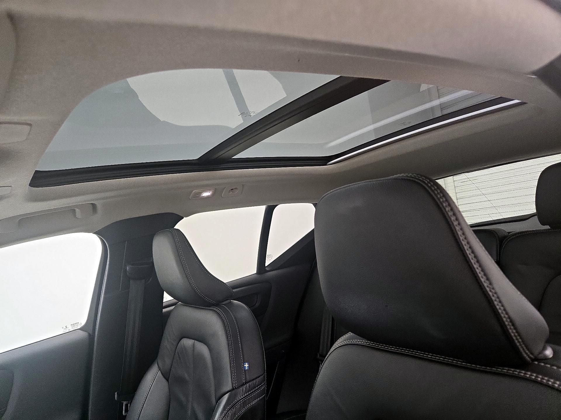 Thumbnail: 2023 Volvo XC40 - 19