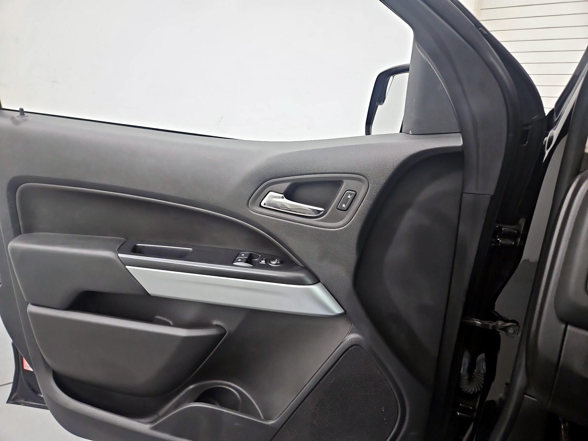 Thumbnail: 2022 Chevrolet Colorado - 12