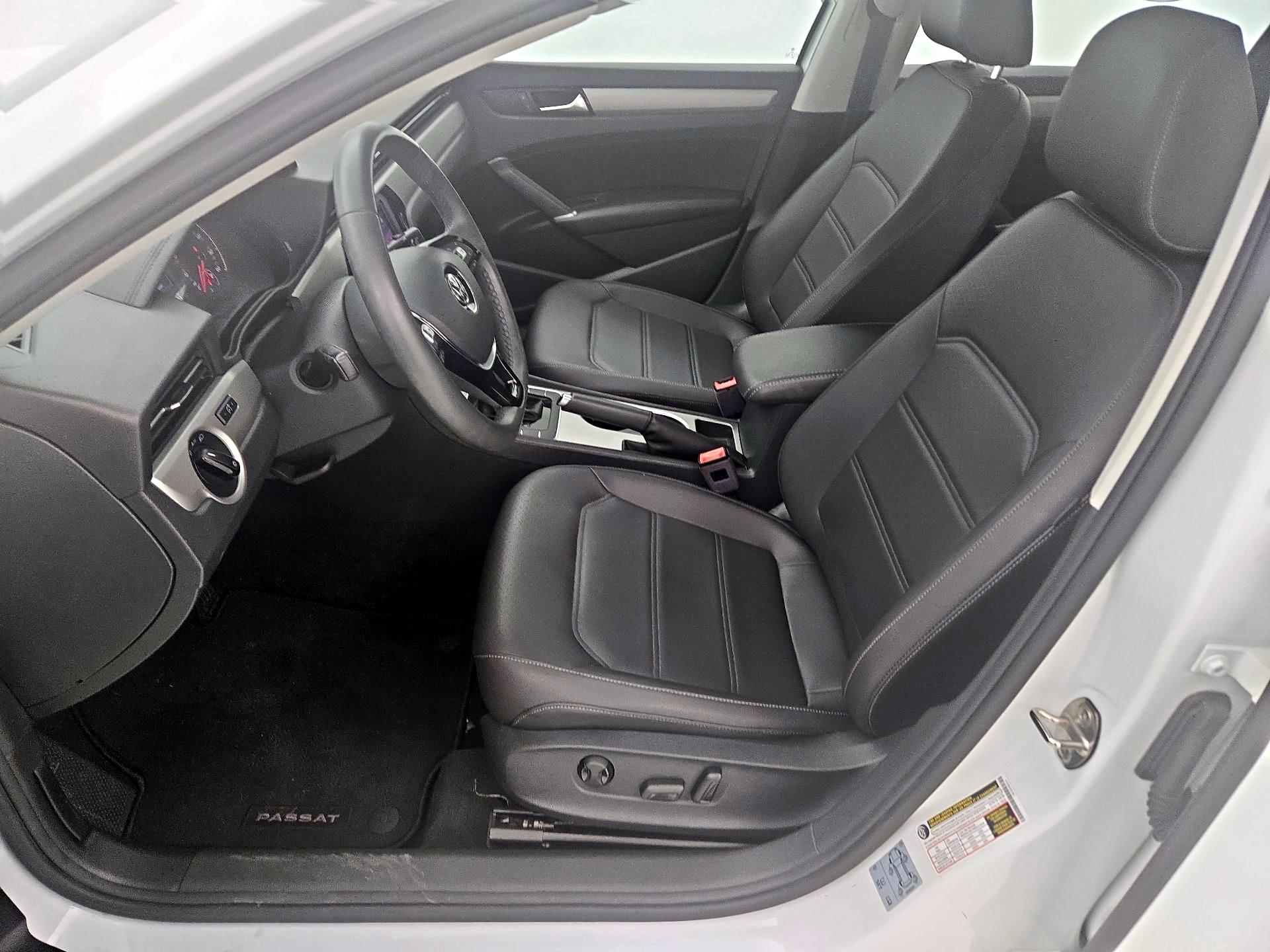 Thumbnail: 2021 Volkswagen Passat - 11