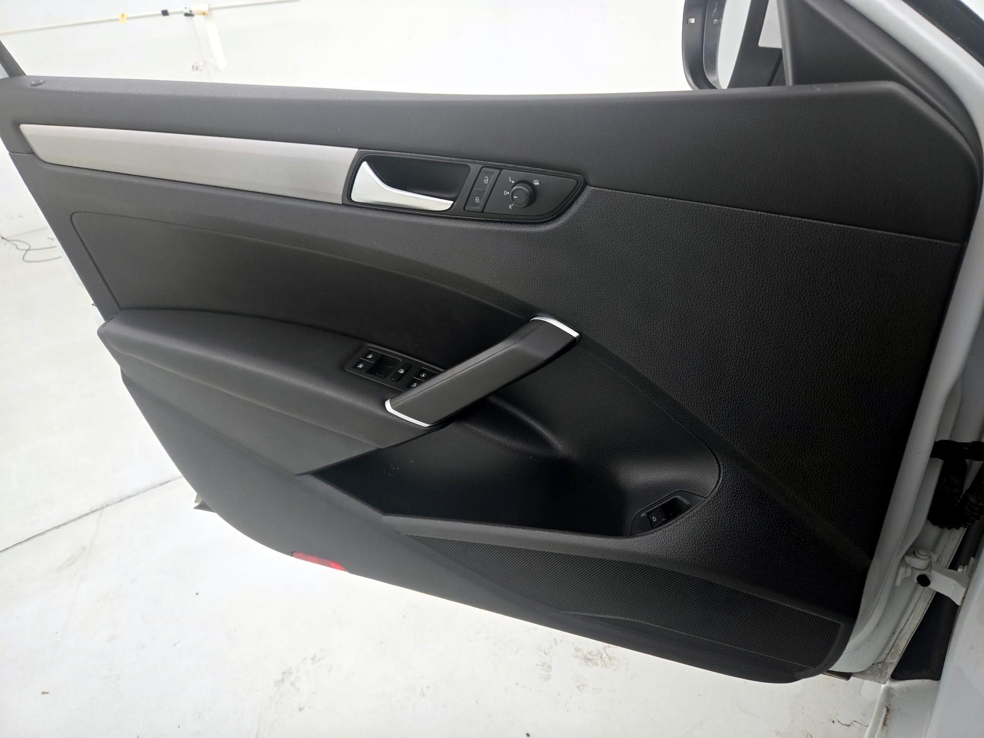 Thumbnail: 2021 Volkswagen Passat - 12