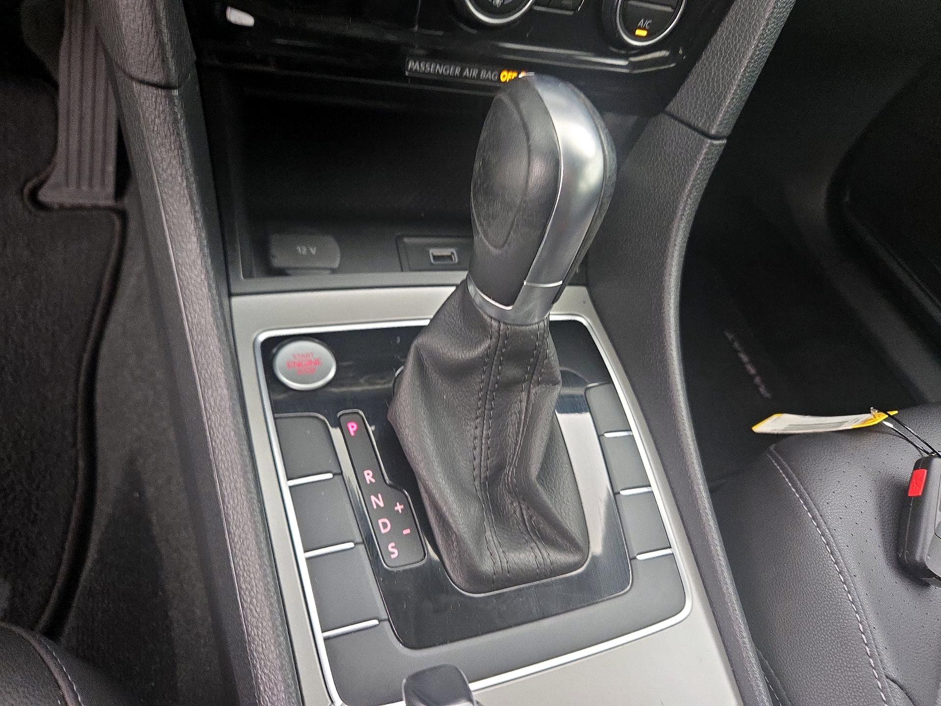 Thumbnail: 2021 Volkswagen Passat - 17