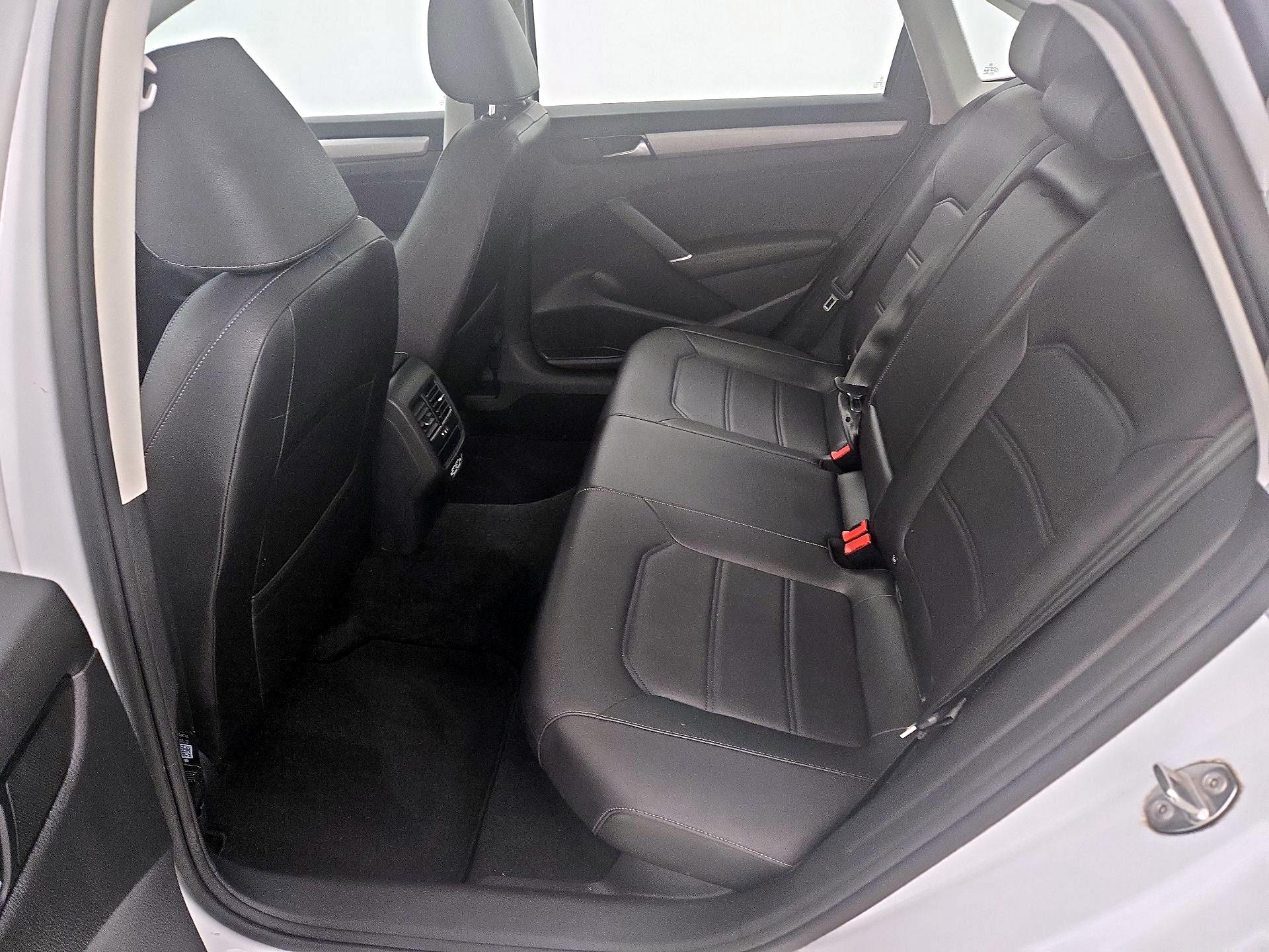 Thumbnail: 2021 Volkswagen Passat - 20