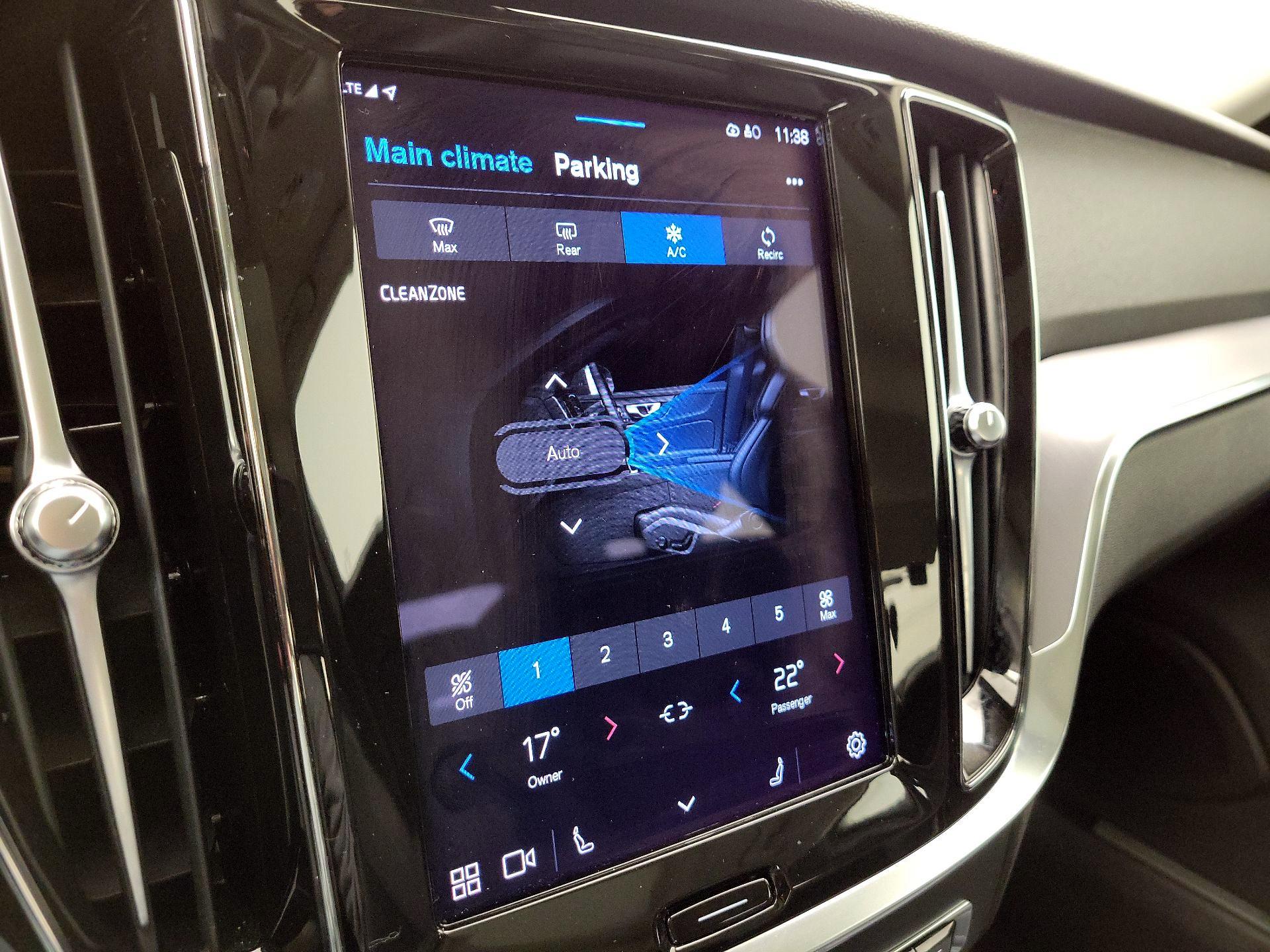 Thumbnail: 2023 Volvo S60 - 17