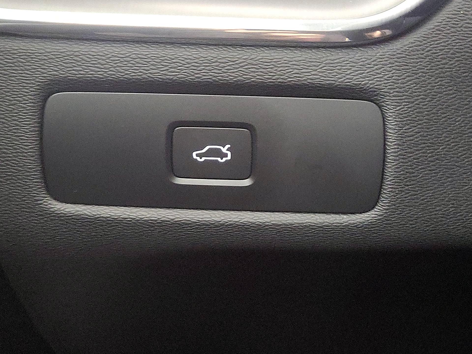 Thumbnail: 2024 Volvo XC60 - 13