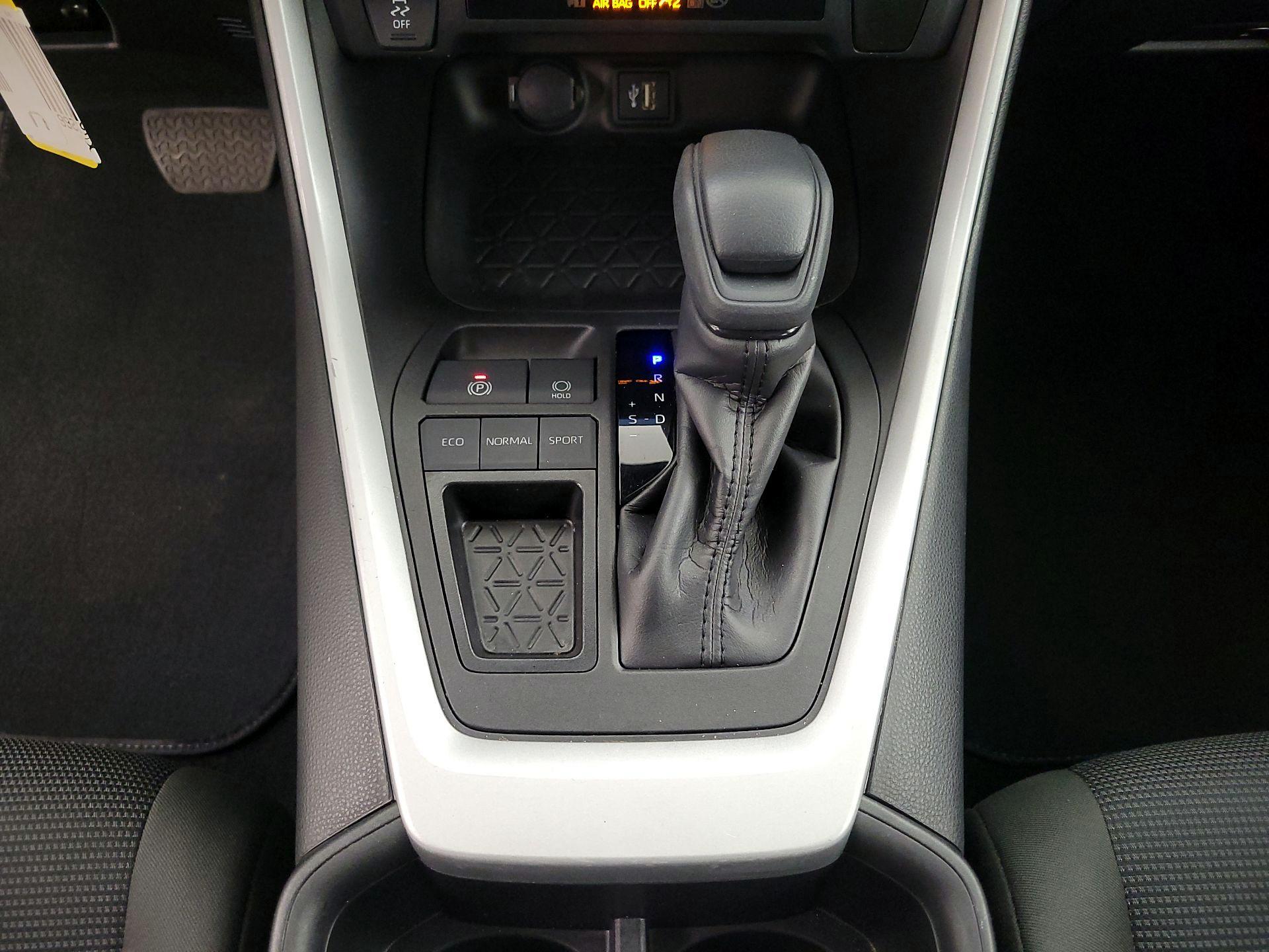 Thumbnail: 2023 Toyota RAV4 - 17