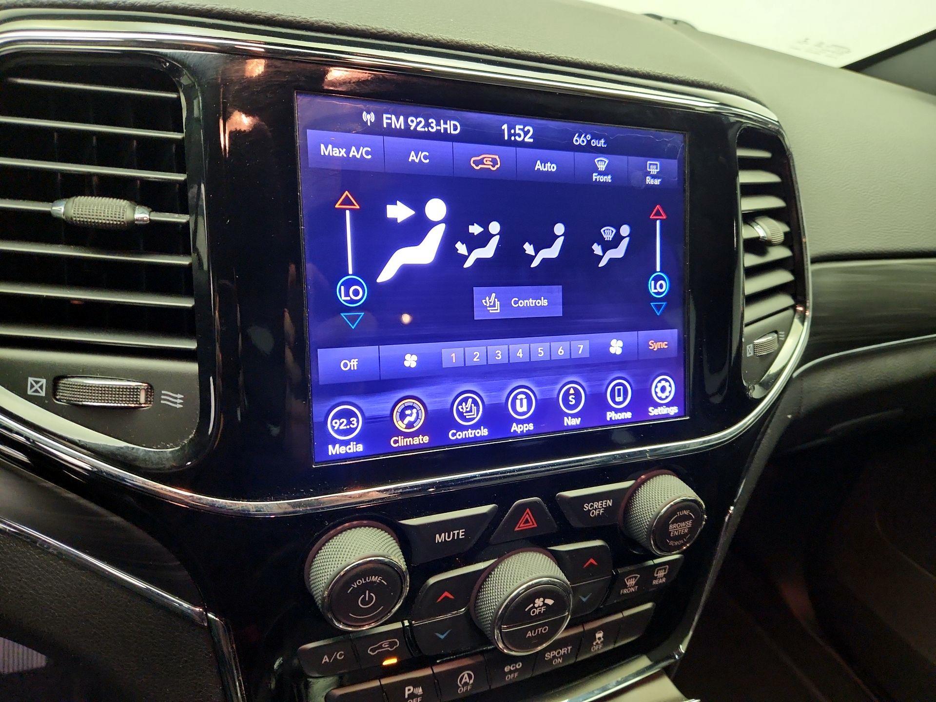 Thumbnail: 2019 Jeep Grand Cherokee - 17