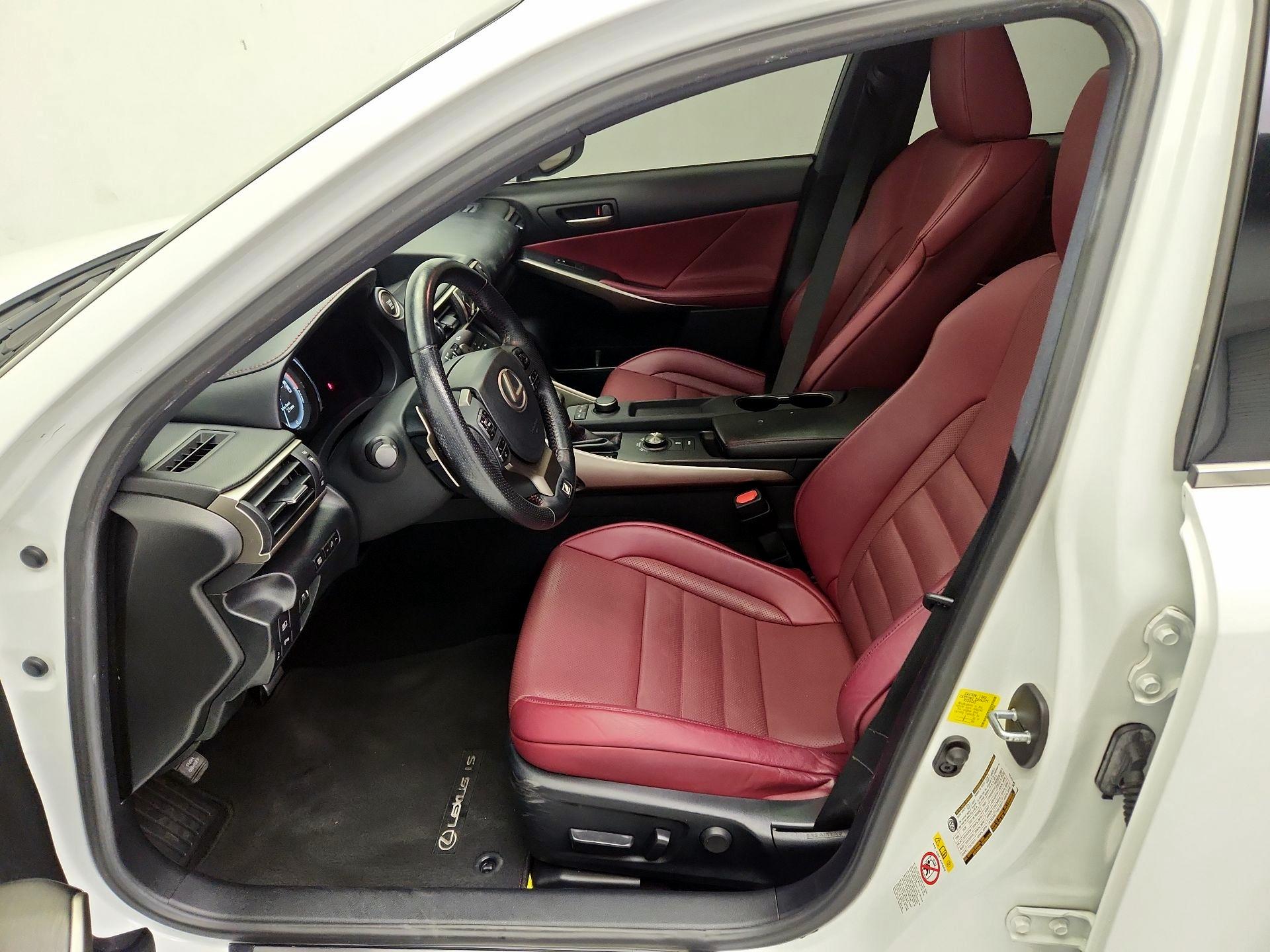 Thumbnail: 2019 Lexus IS - 11