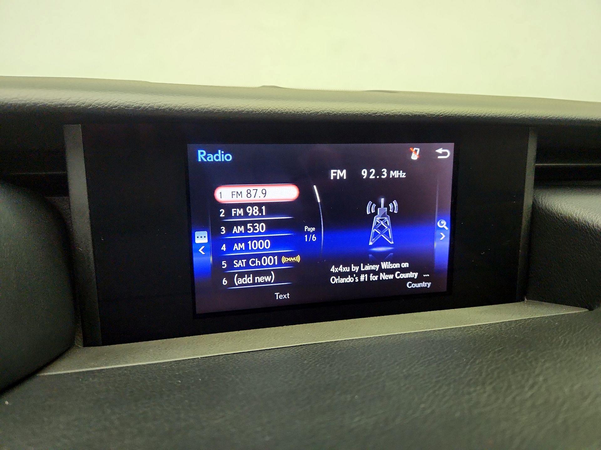 Thumbnail: 2019 Lexus IS - 15