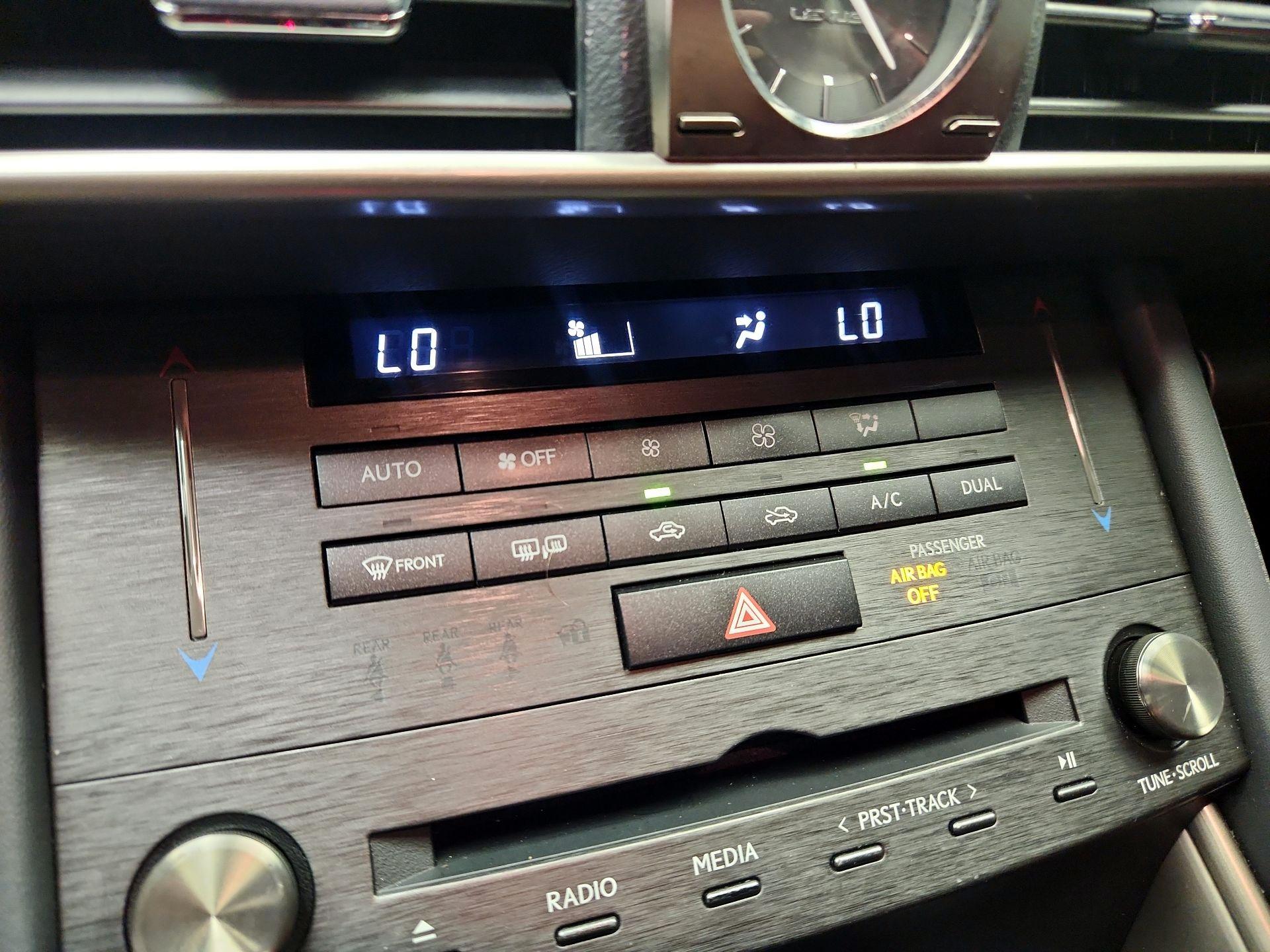 Thumbnail: 2019 Lexus IS - 16