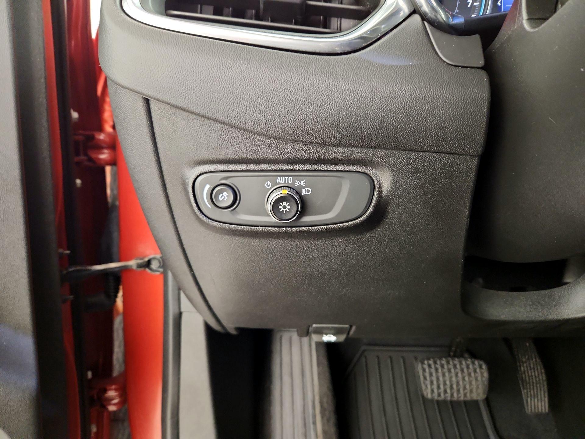 Thumbnail: 2020 Chevrolet Equinox - 11