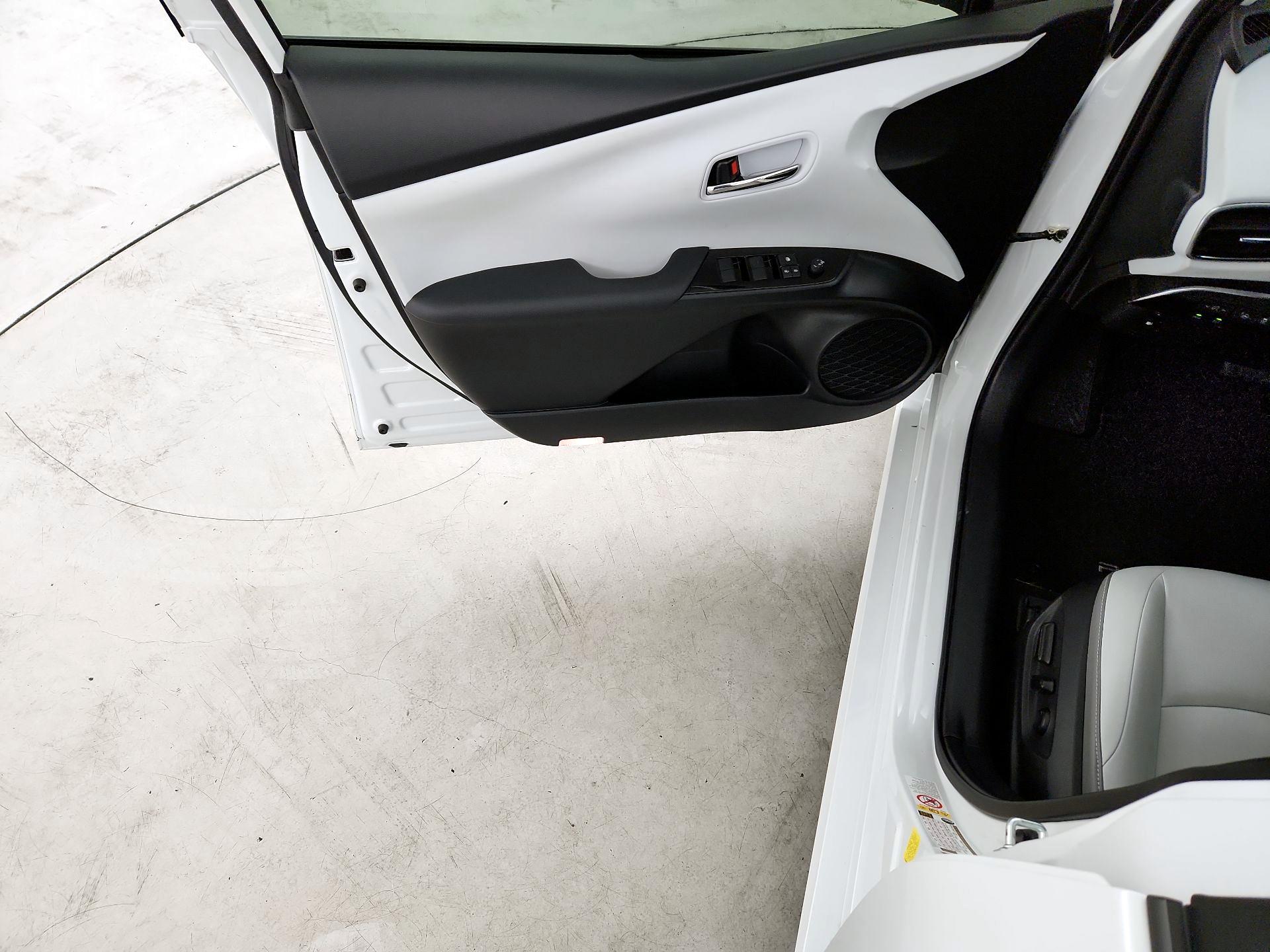 Thumbnail: 2021 Toyota Prius Prime - 10