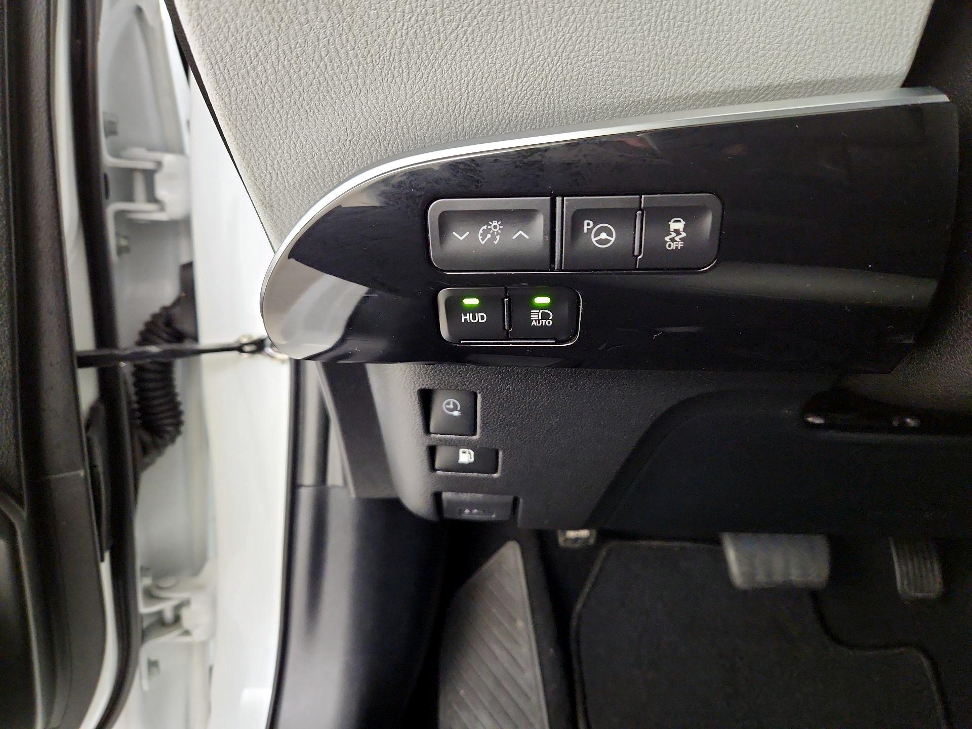 Thumbnail: 2021 Toyota Prius Prime - 11