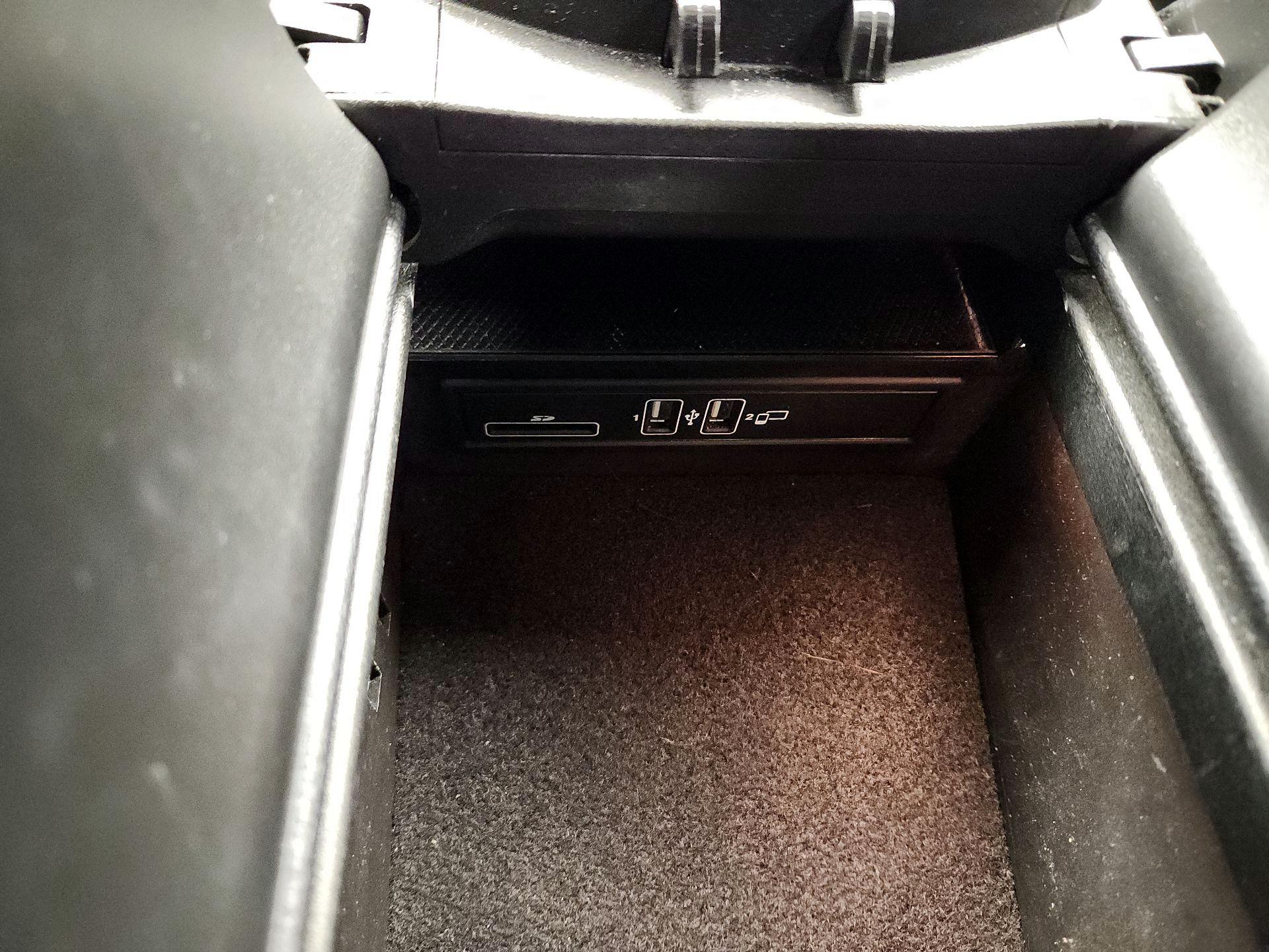 Thumbnail: 2020 Mercedes-Benz C-Class - 16