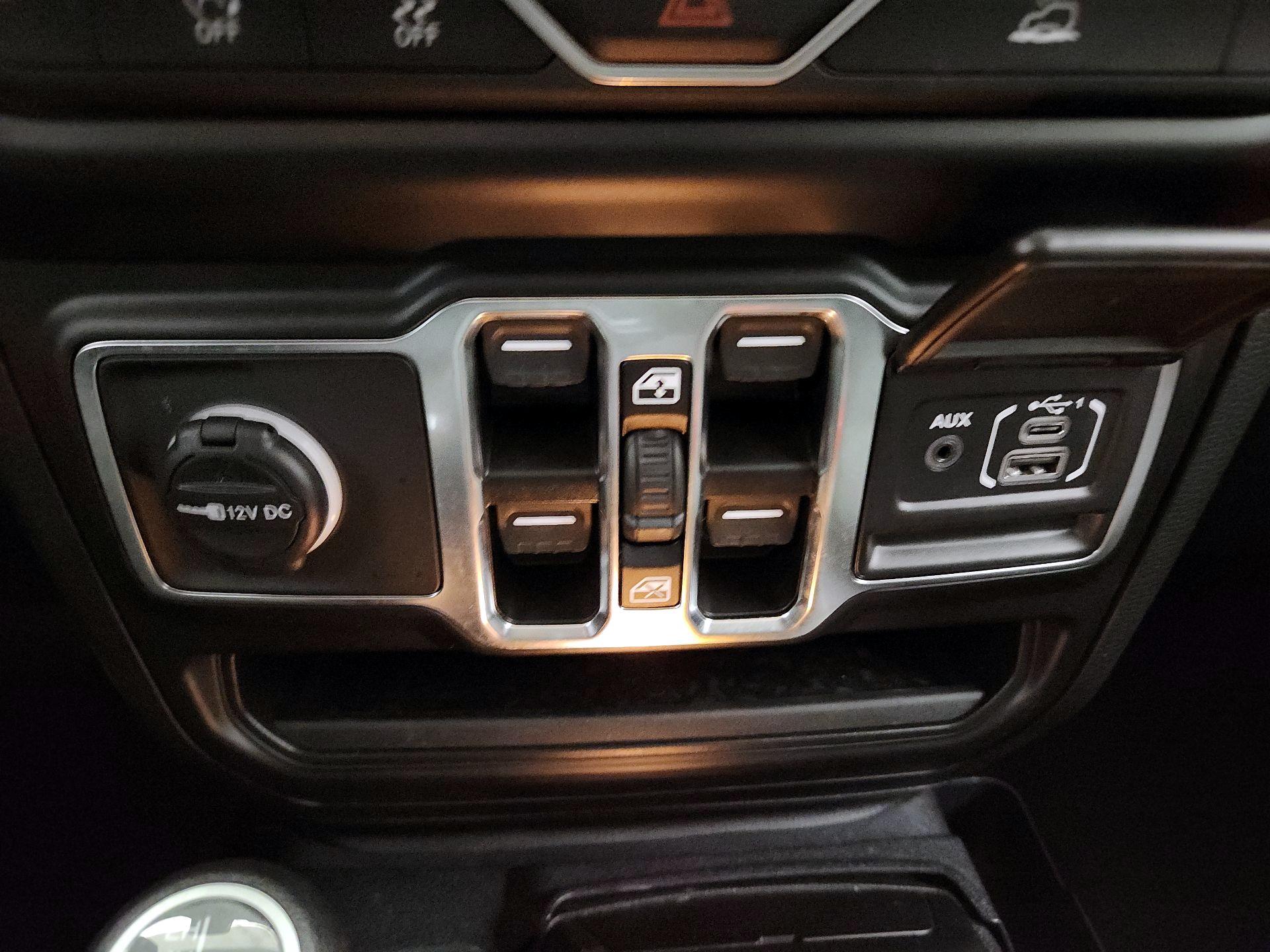 Thumbnail: 2021 Jeep Gladiator - 16