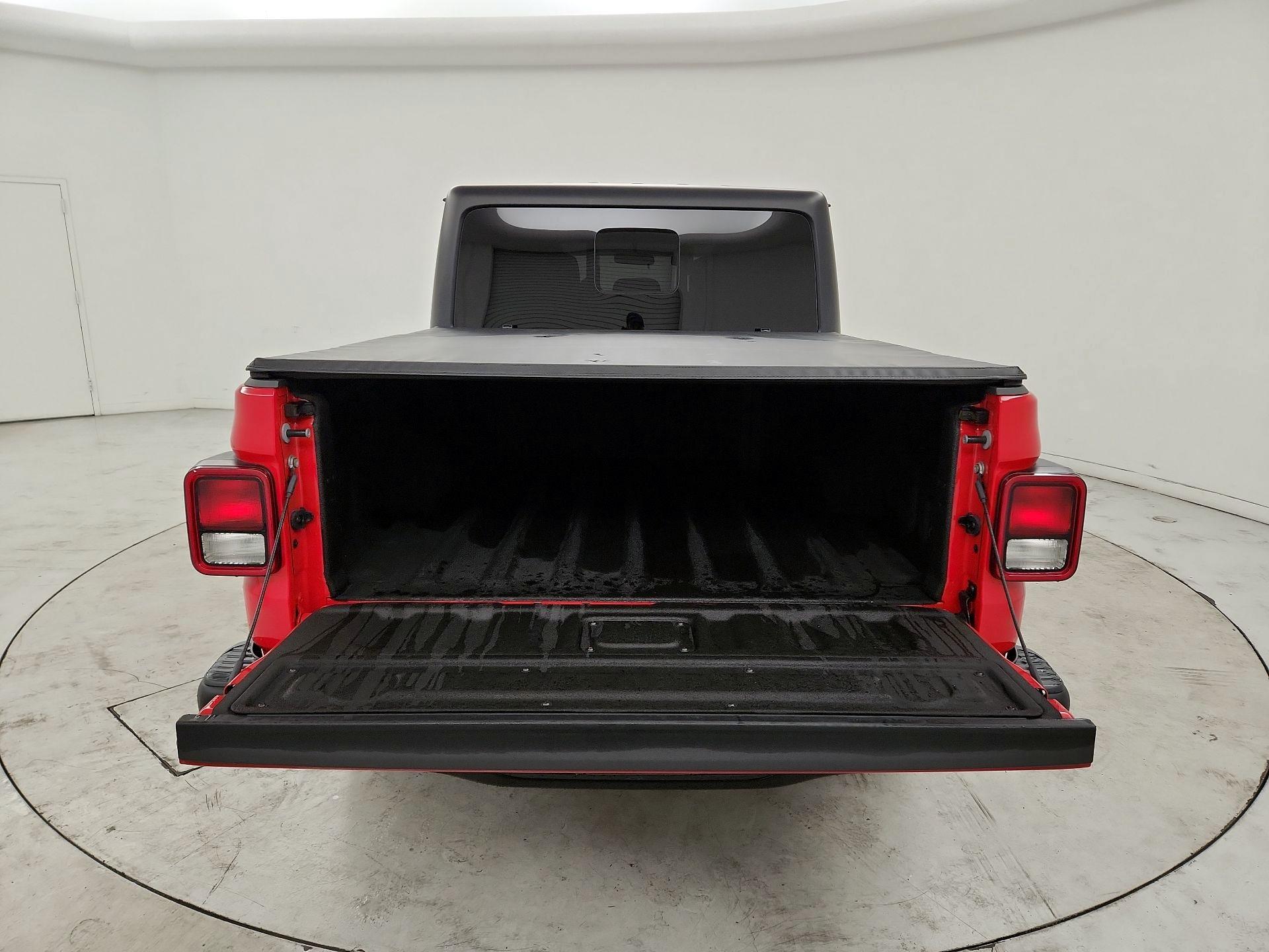 Thumbnail: 2021 Jeep Gladiator - 18