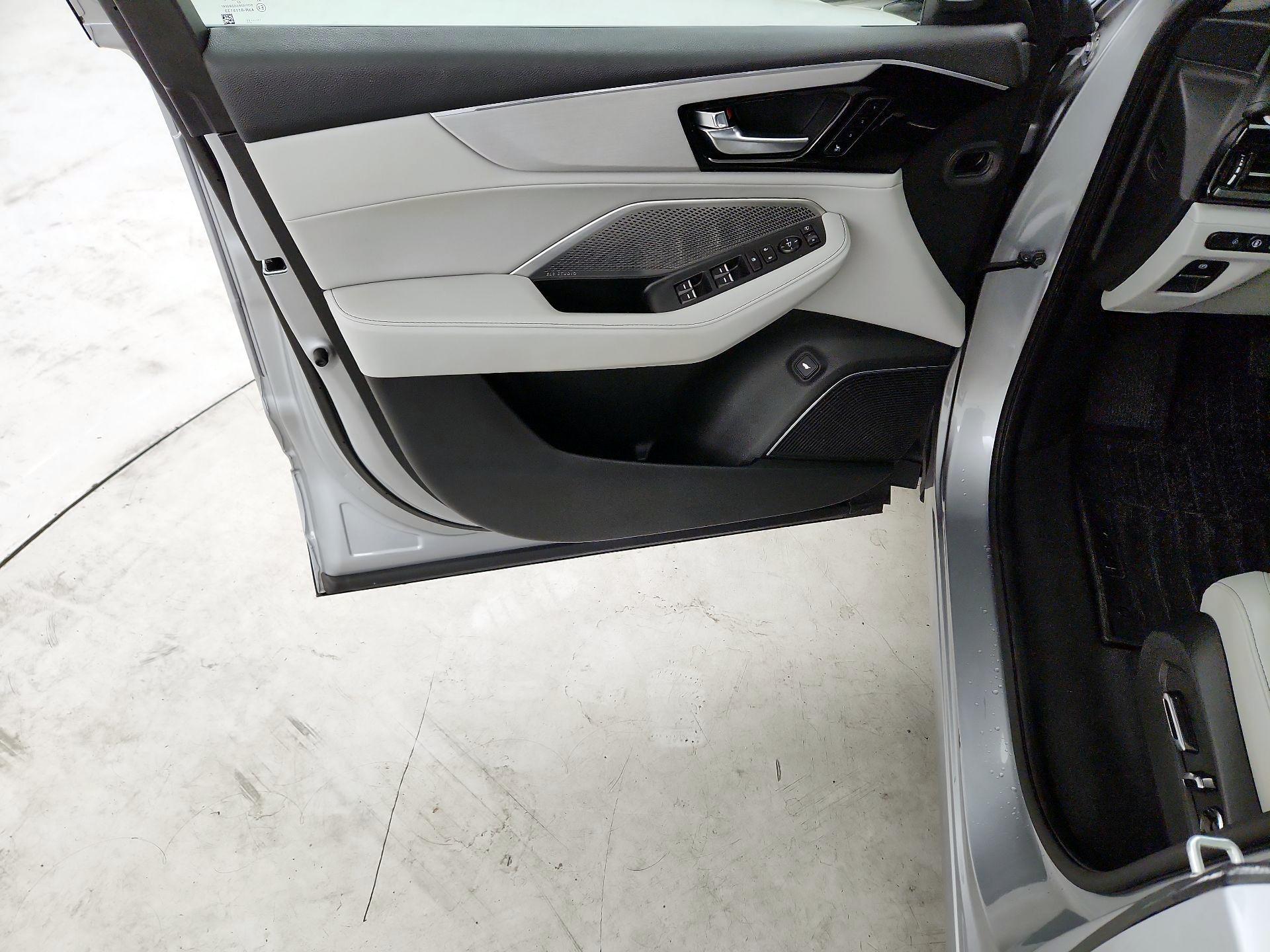 Thumbnail: 2022 Acura MDX - 10