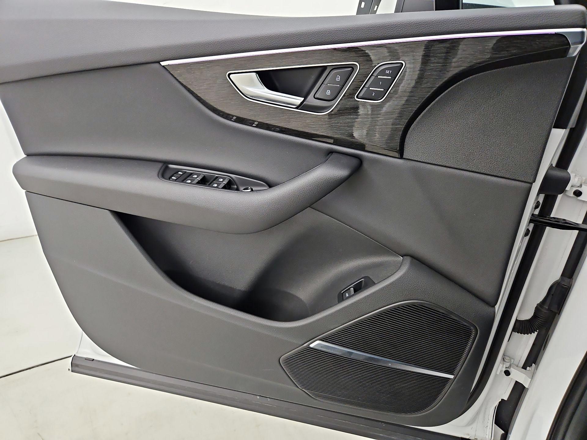 Thumbnail: 2022 Audi Q7 - 12