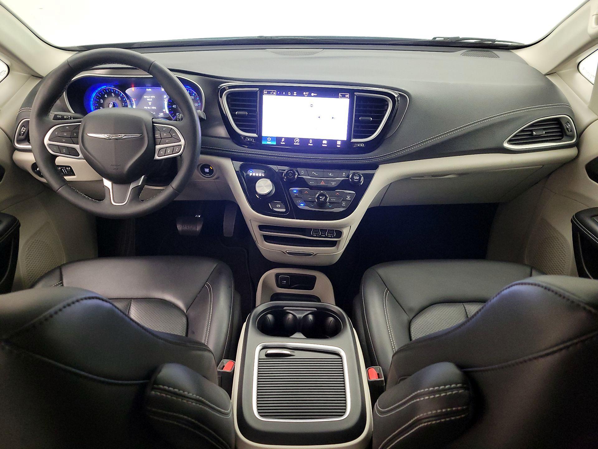 Thumbnail: 2023 Chrysler Pacifica - 9