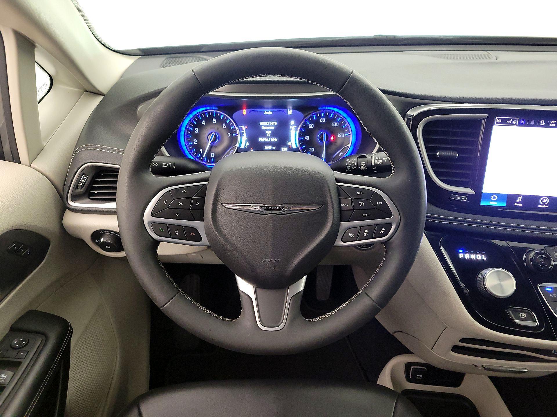 Thumbnail: 2023 Chrysler Pacifica - 10