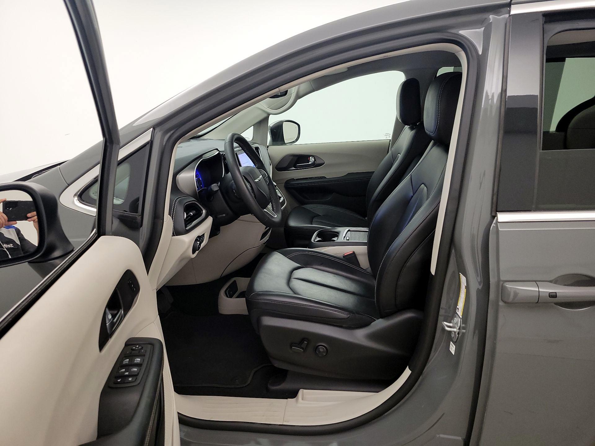 Thumbnail: 2023 Chrysler Pacifica - 11