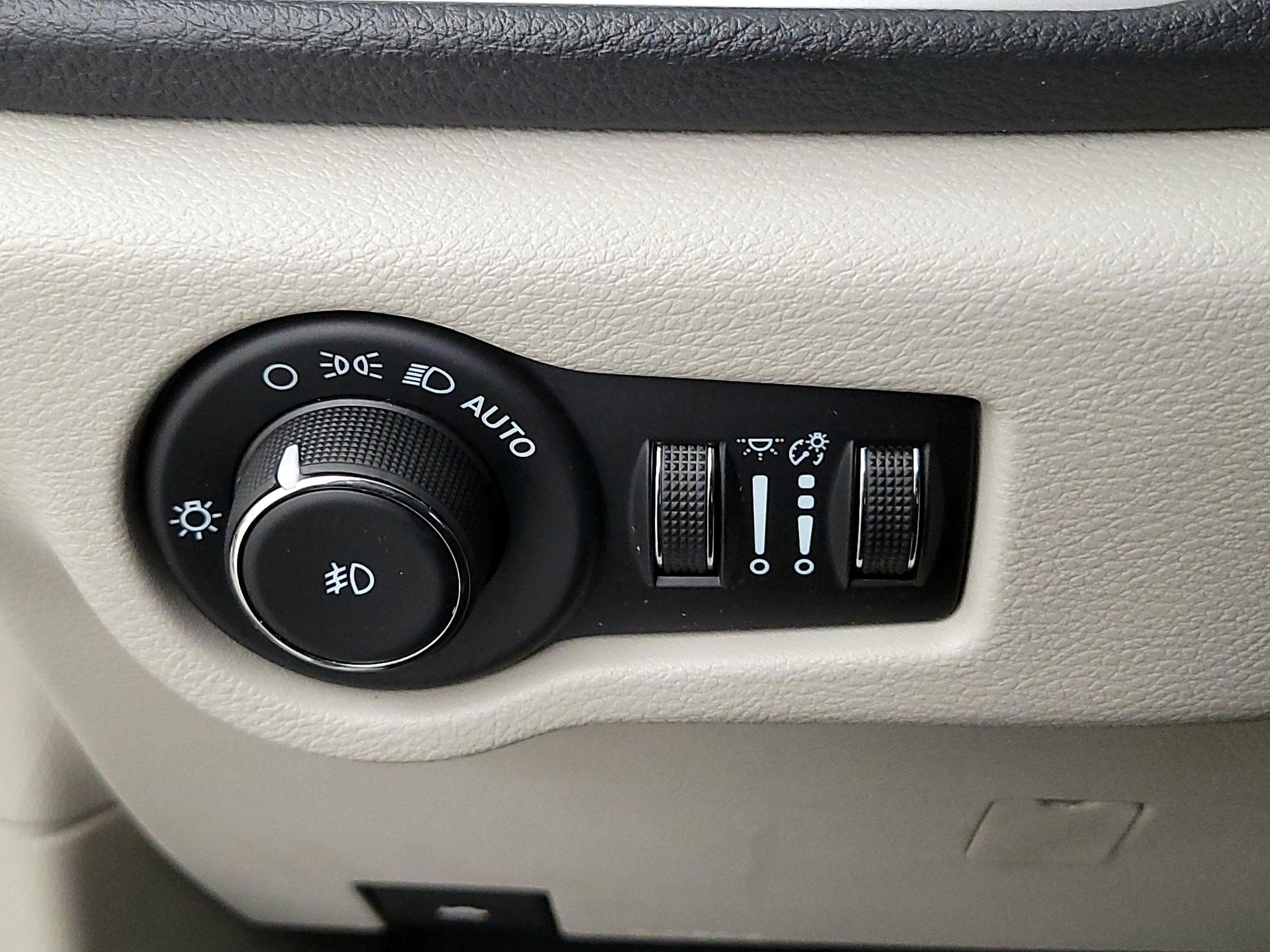 Thumbnail: 2023 Chrysler Pacifica - 13