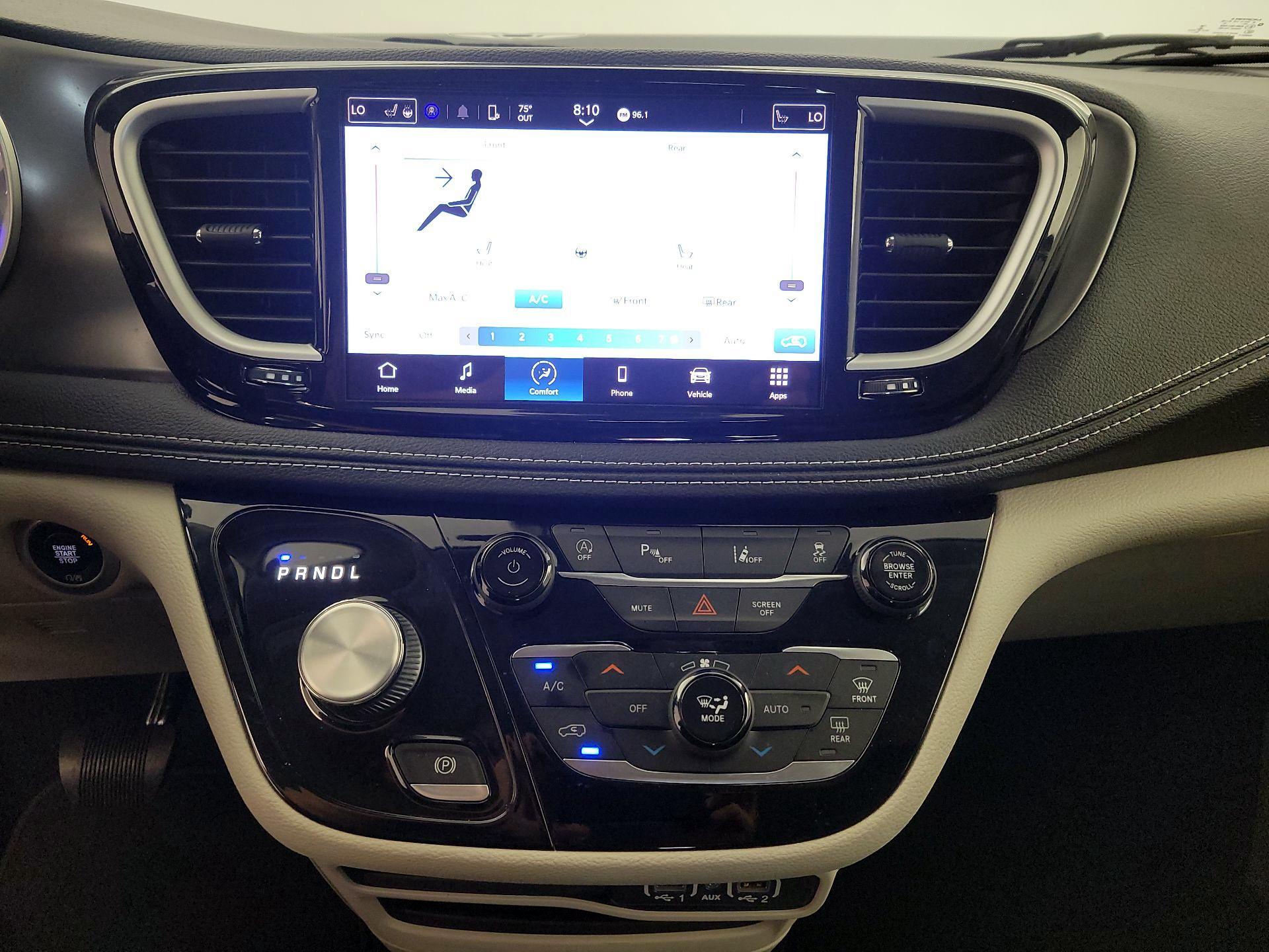 Thumbnail: 2023 Chrysler Pacifica - 16