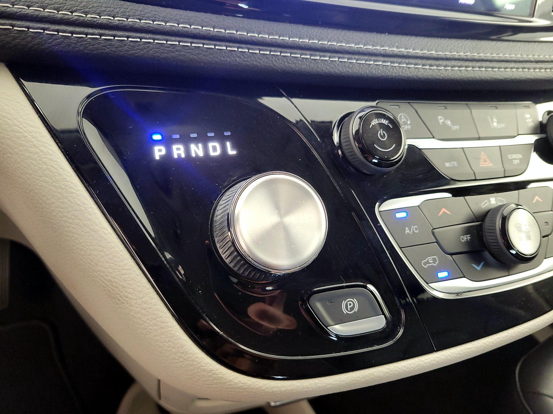 Thumbnail: 2023 Chrysler Pacifica - 17