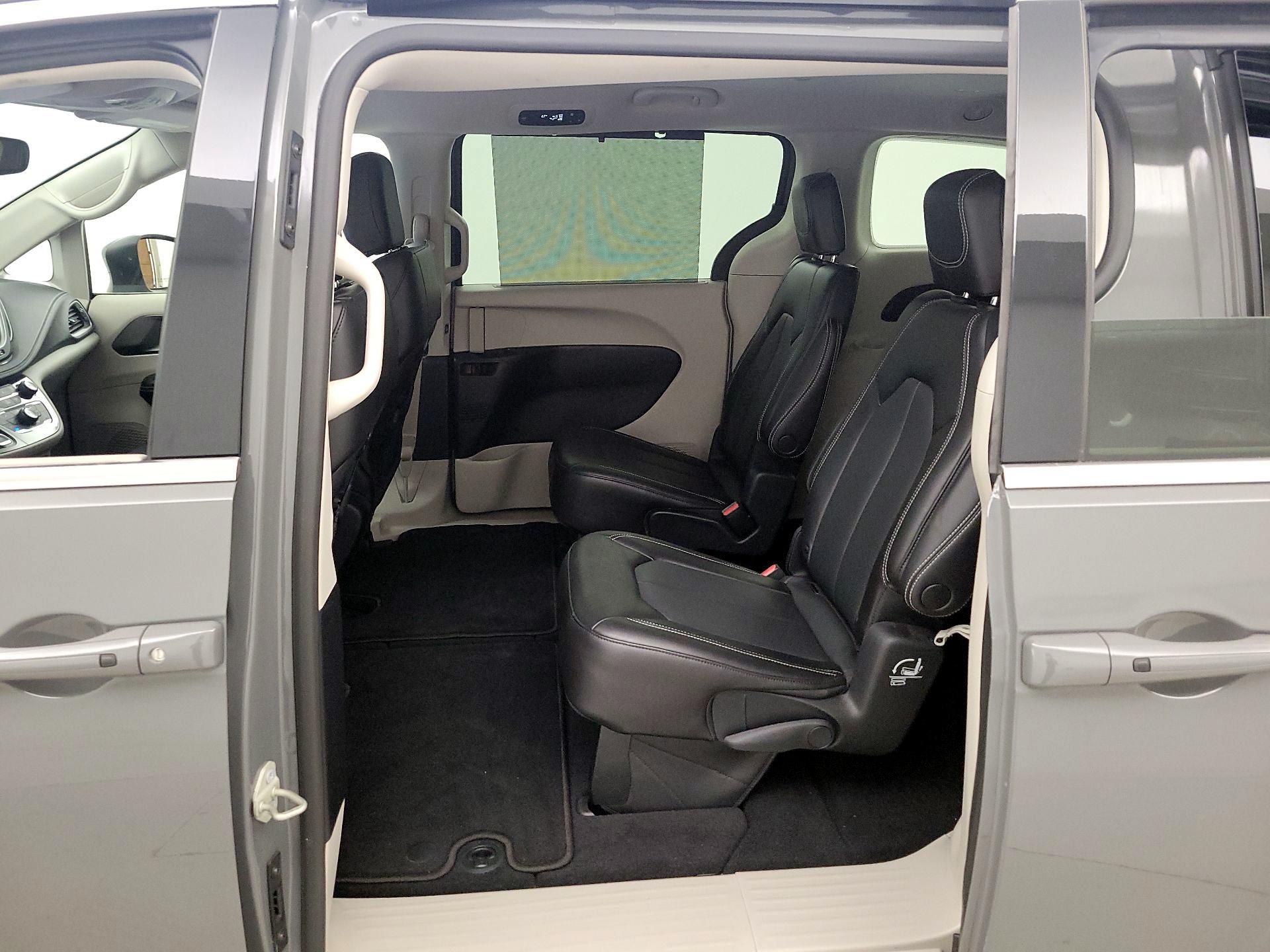 Thumbnail: 2023 Chrysler Pacifica - 19