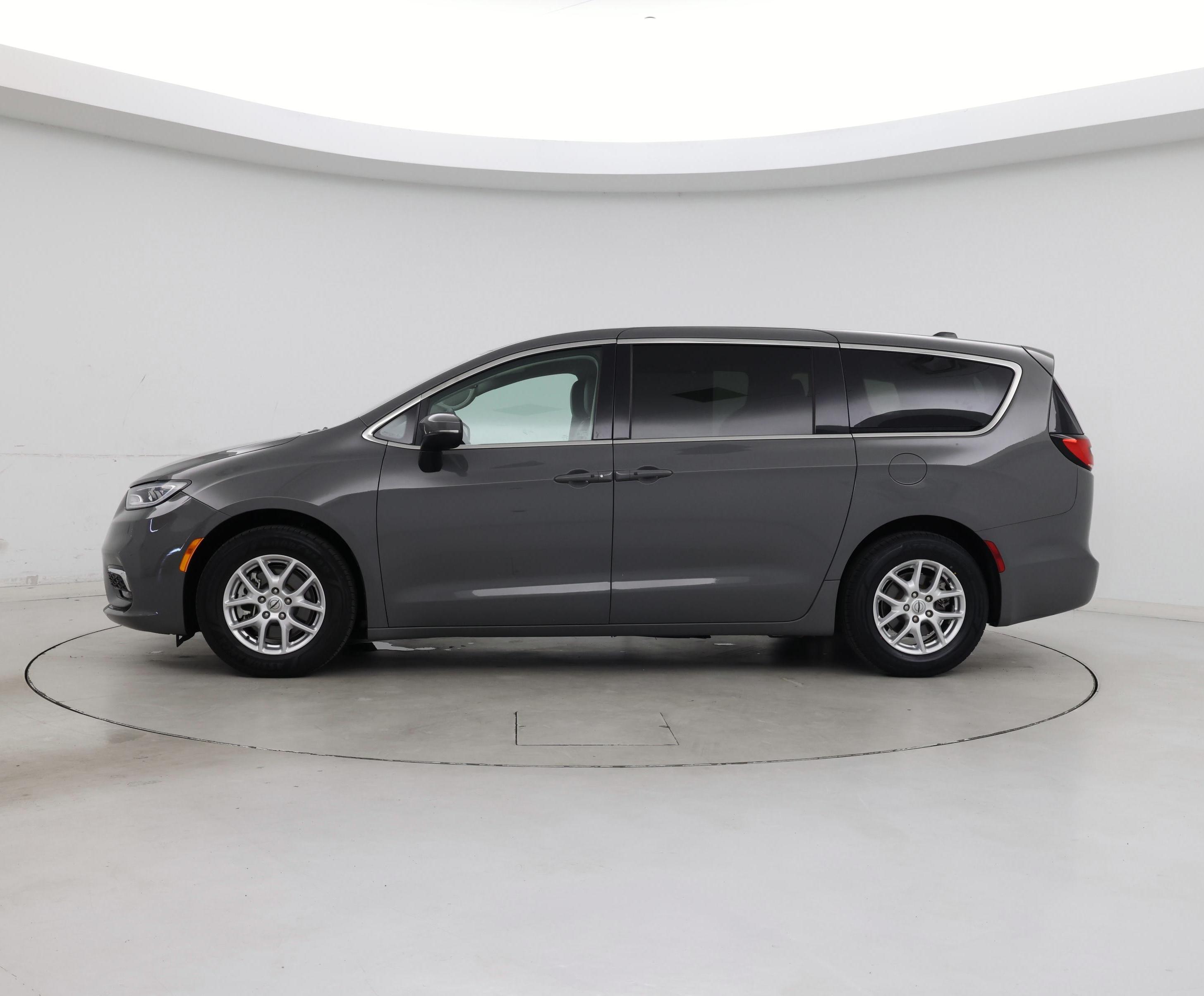 Thumbnail: 2023 Chrysler Pacifica - 3