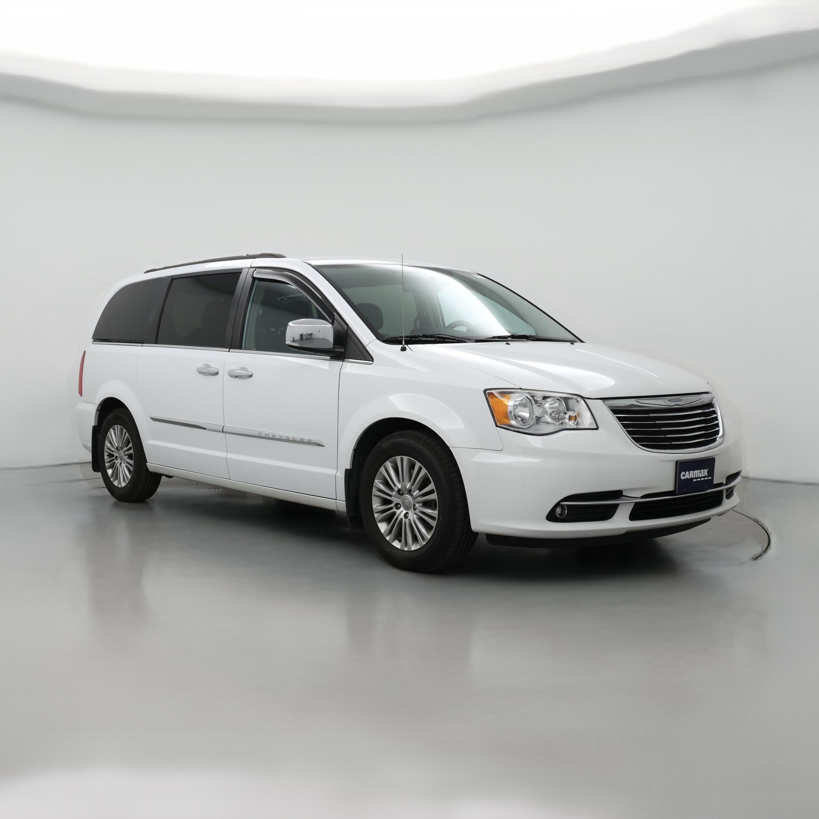 Thumbnail: 2015 Chrysler Town & Country - 1