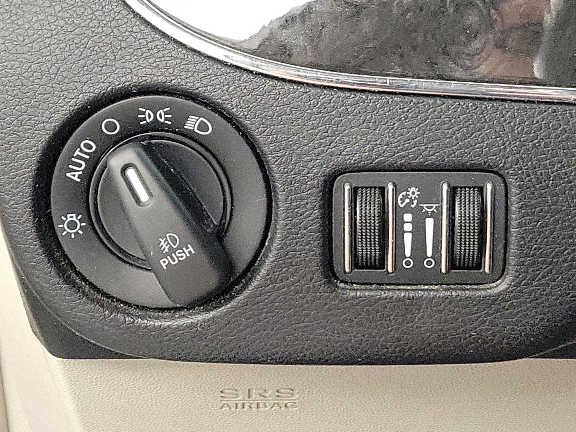 Thumbnail: 2015 Chrysler Town & Country - 13