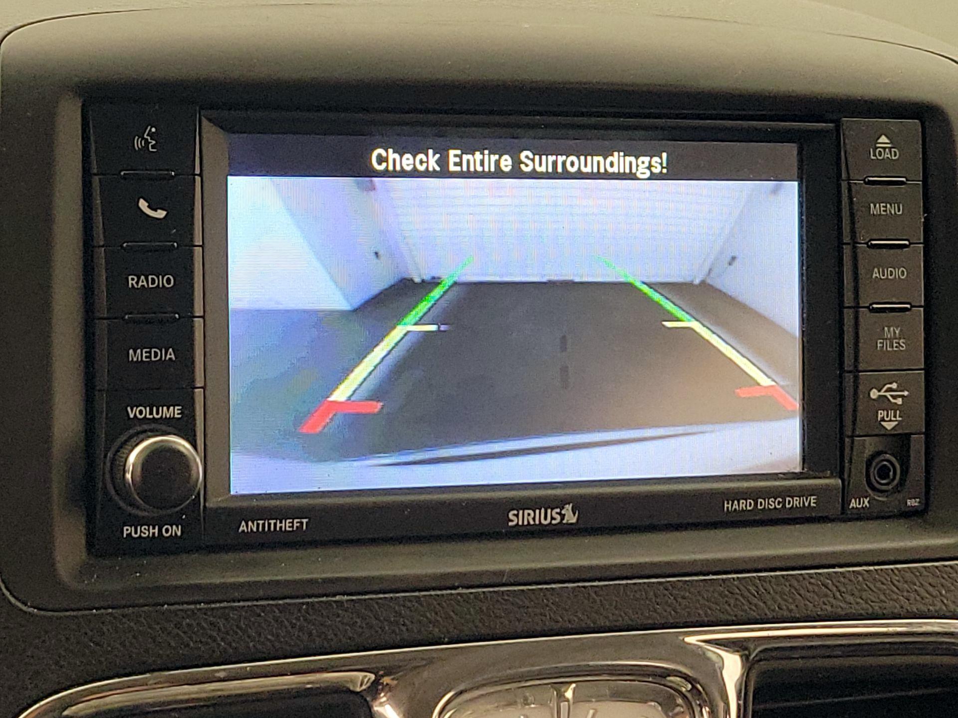 Thumbnail: 2015 Chrysler Town & Country - 14