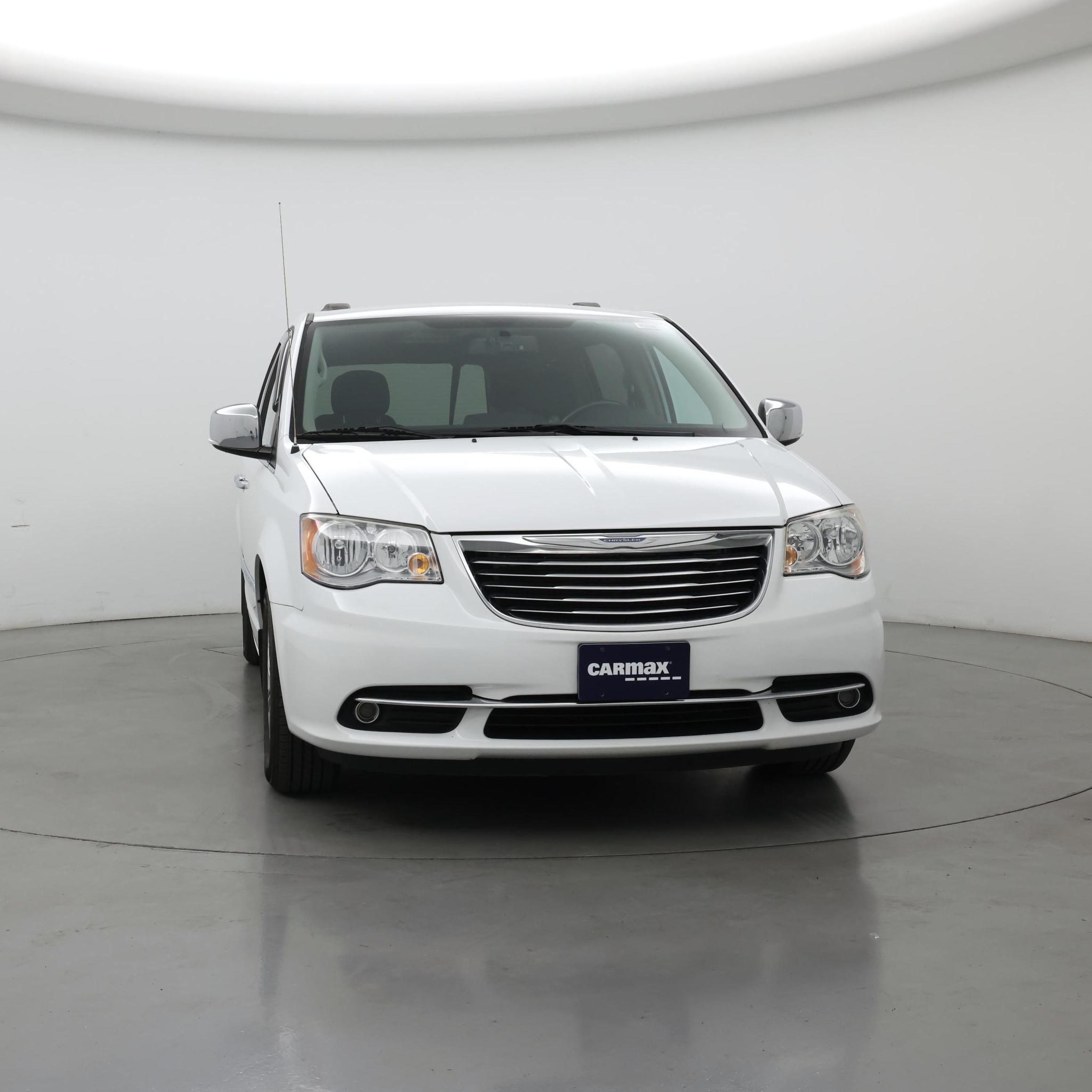 Thumbnail: 2015 Chrysler Town & Country - 5