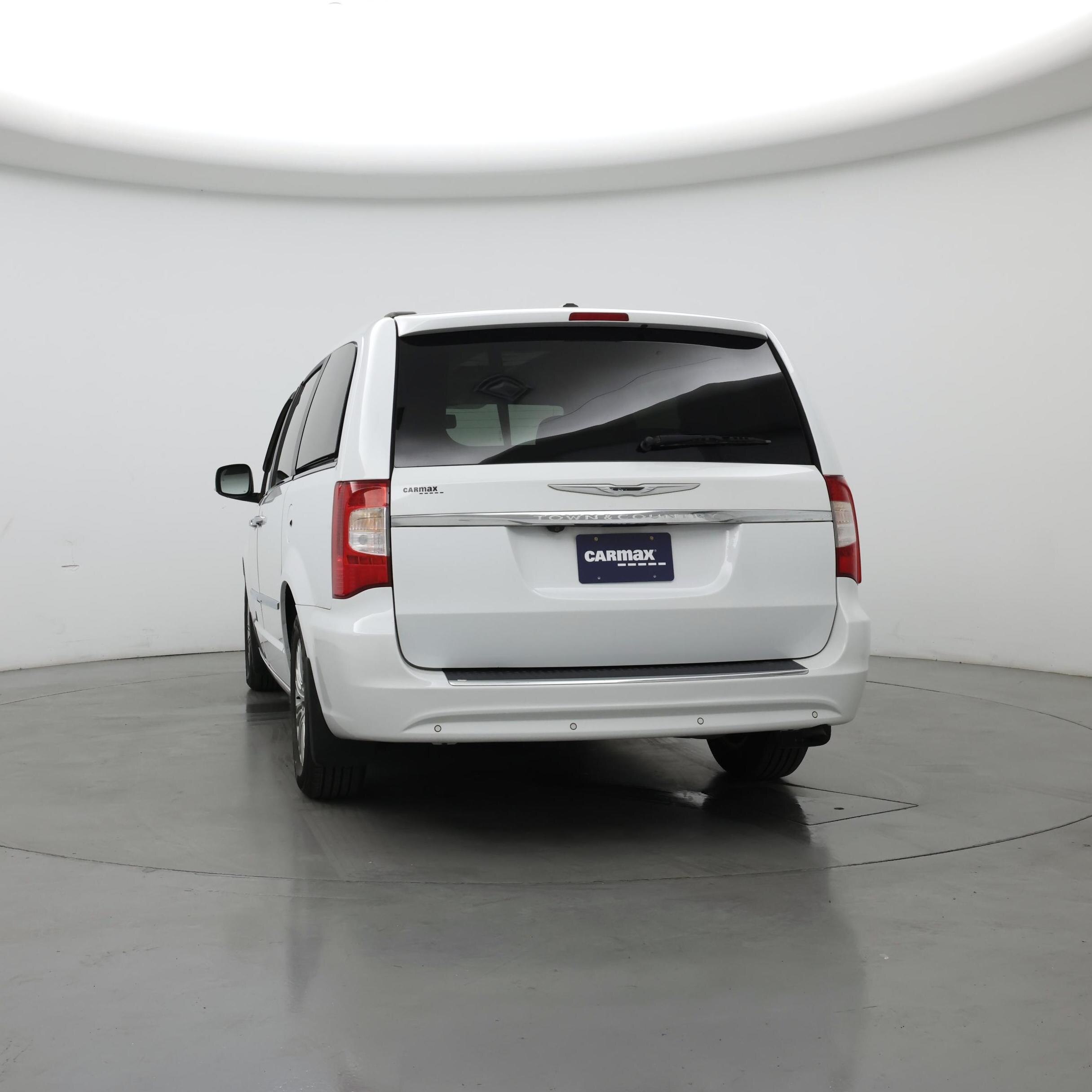 Thumbnail: 2015 Chrysler Town & Country - 6