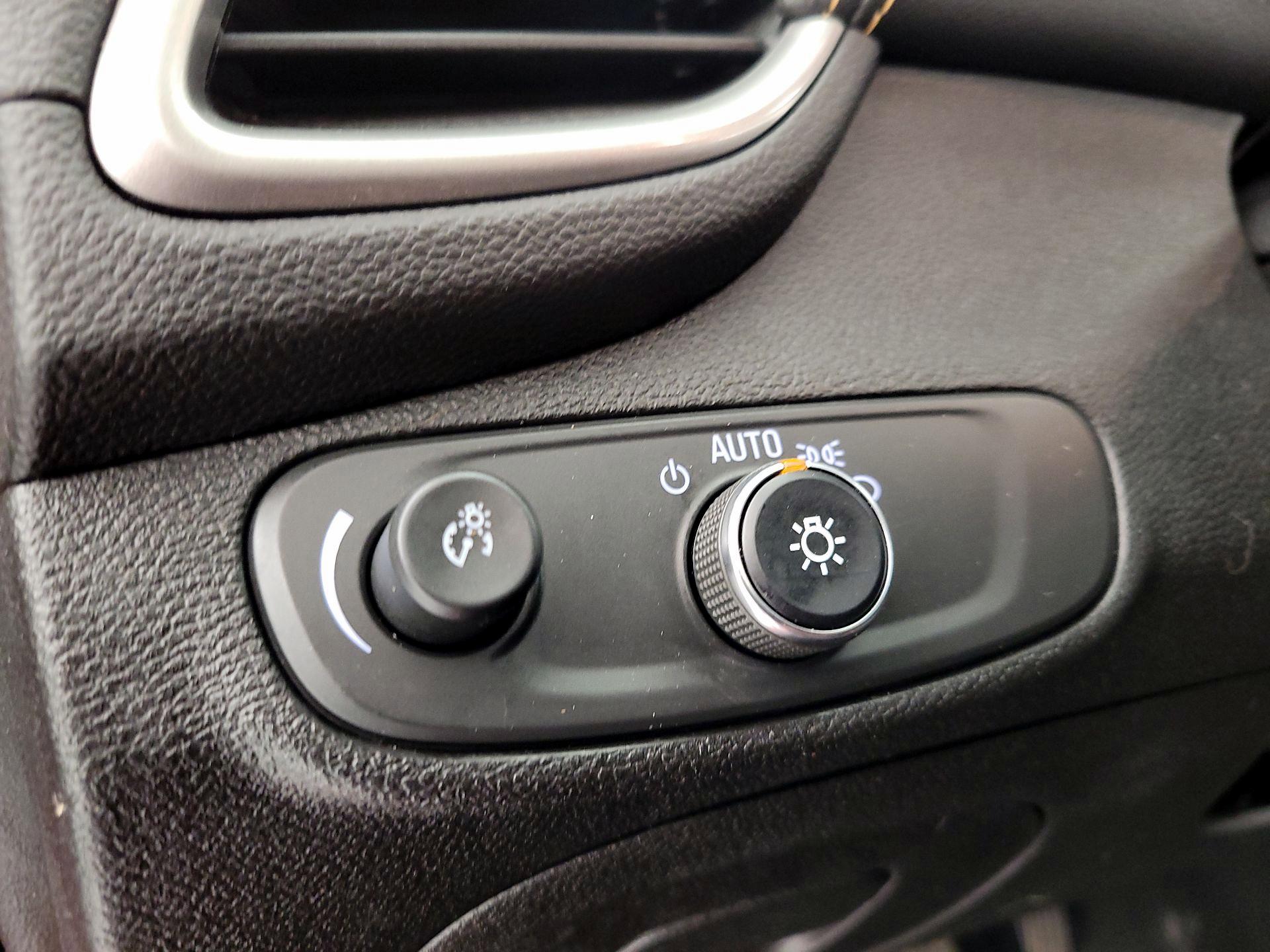 Thumbnail: 2018 Chevrolet Trax - 13