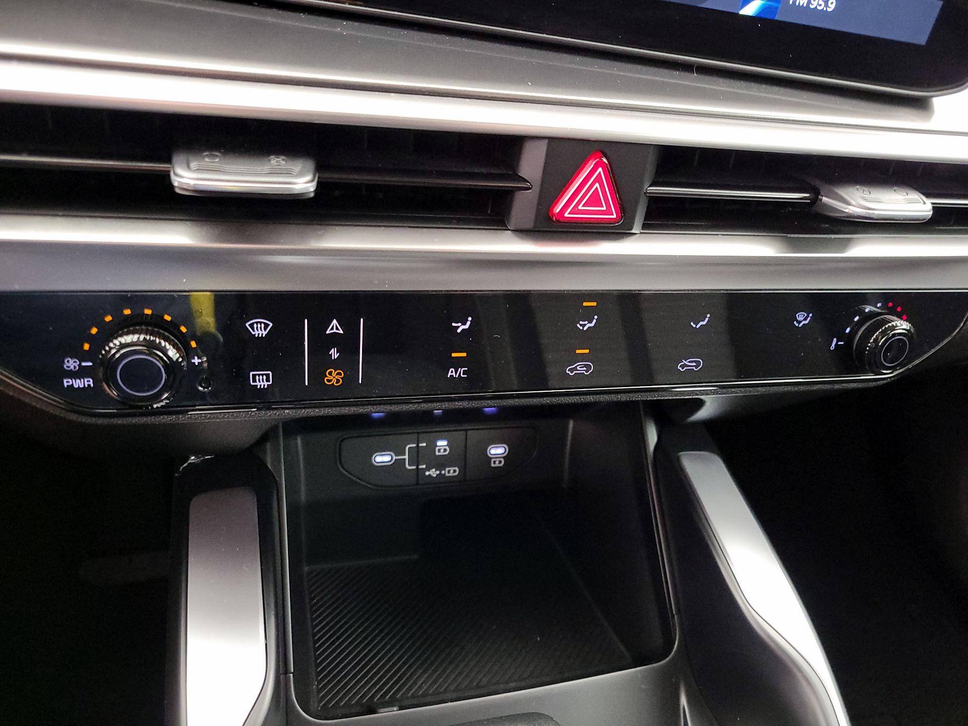 Thumbnail: 2025 Kia Sorento - 16