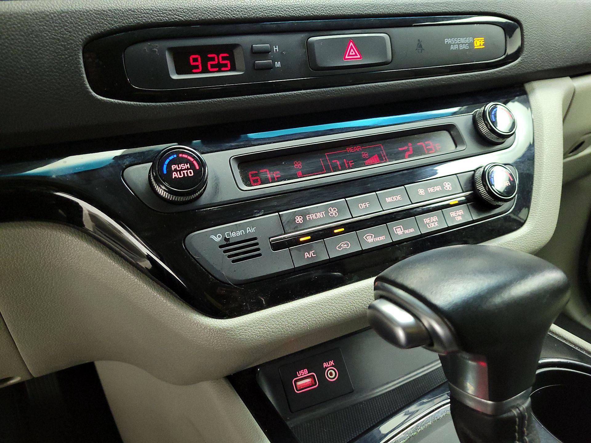 Thumbnail: 2018 Kia Sedona - 16