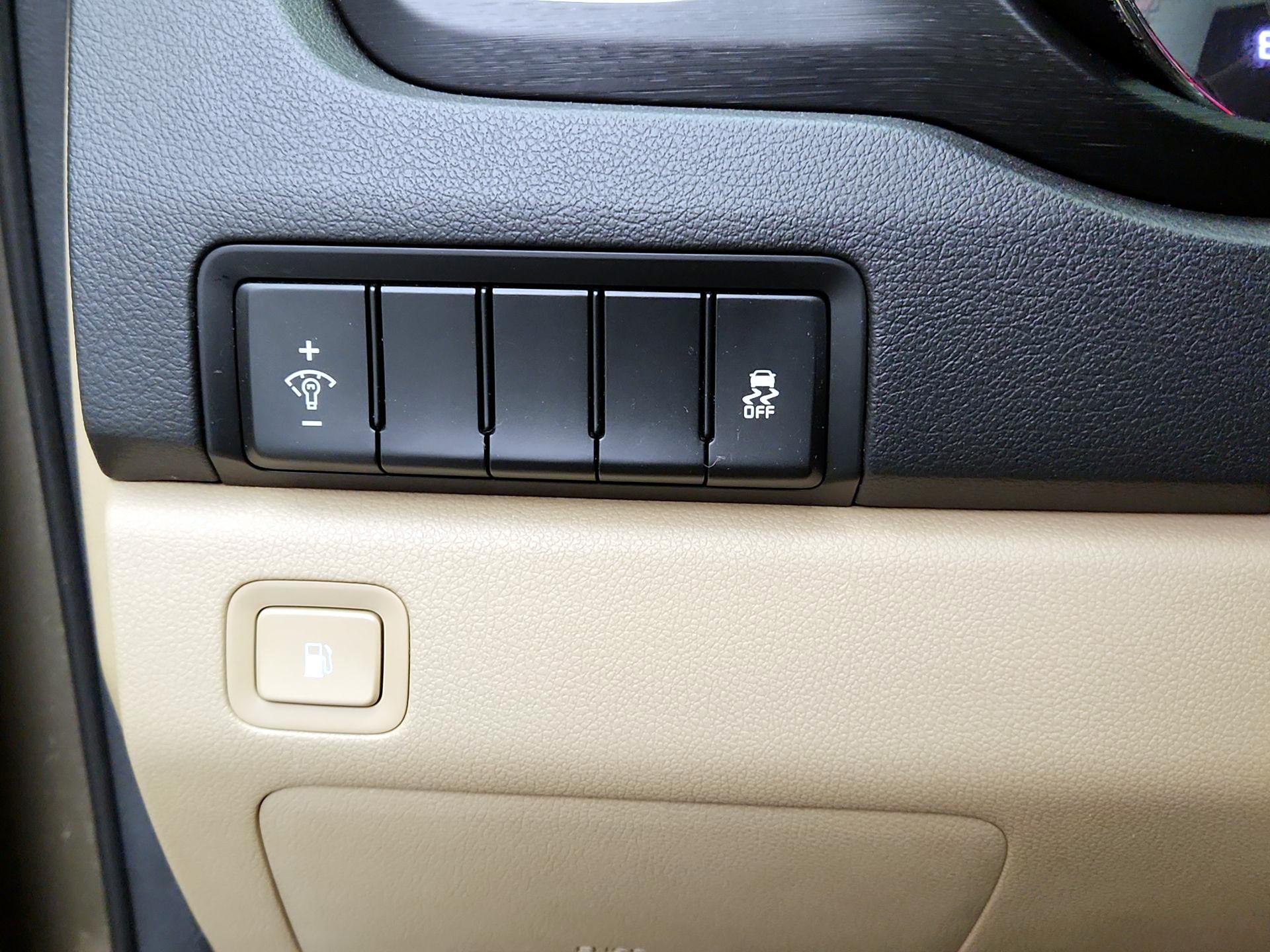 Thumbnail: 2016 Kia Sedona - 13