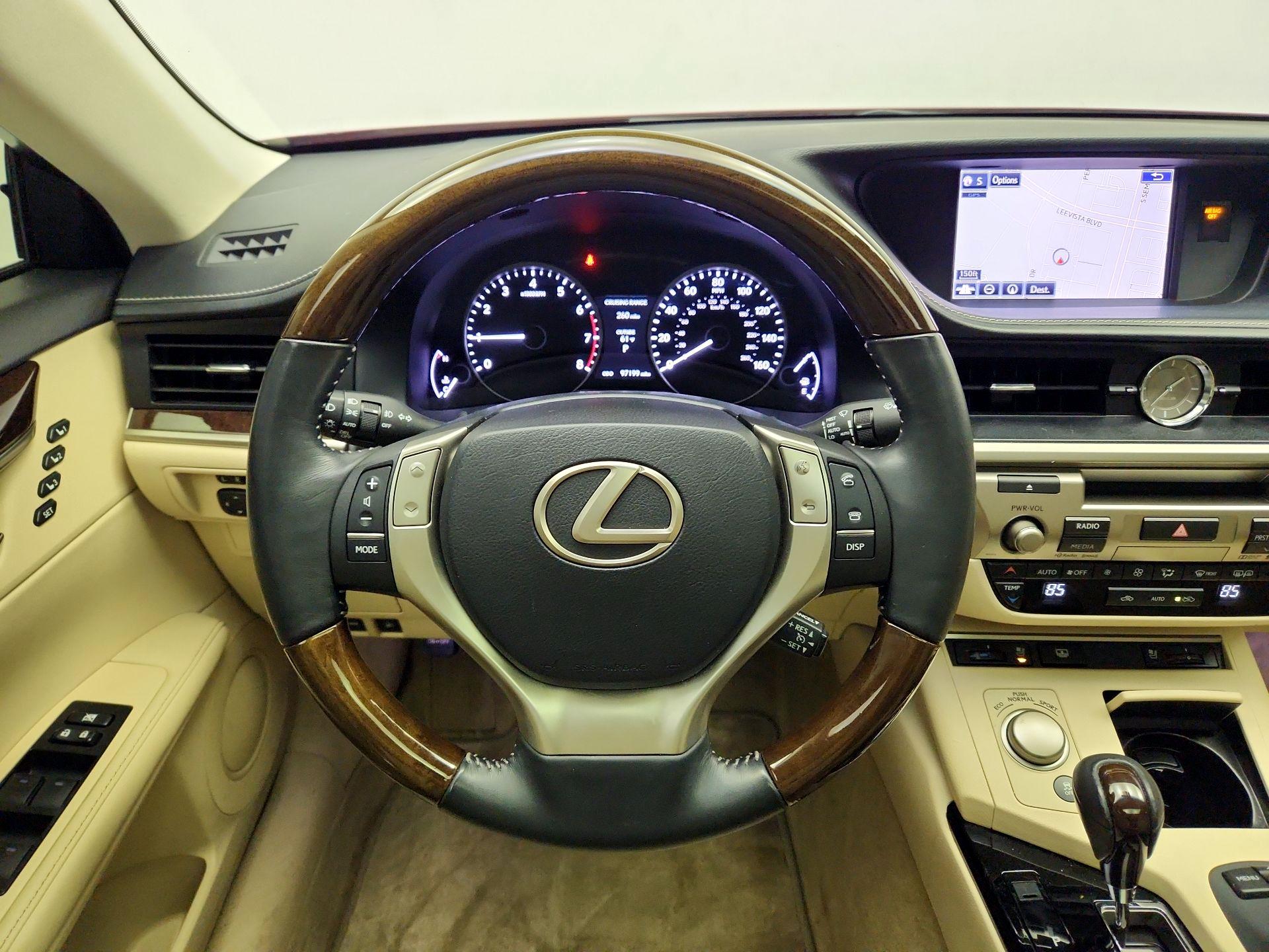 Thumbnail: 2015 Lexus ES - 10