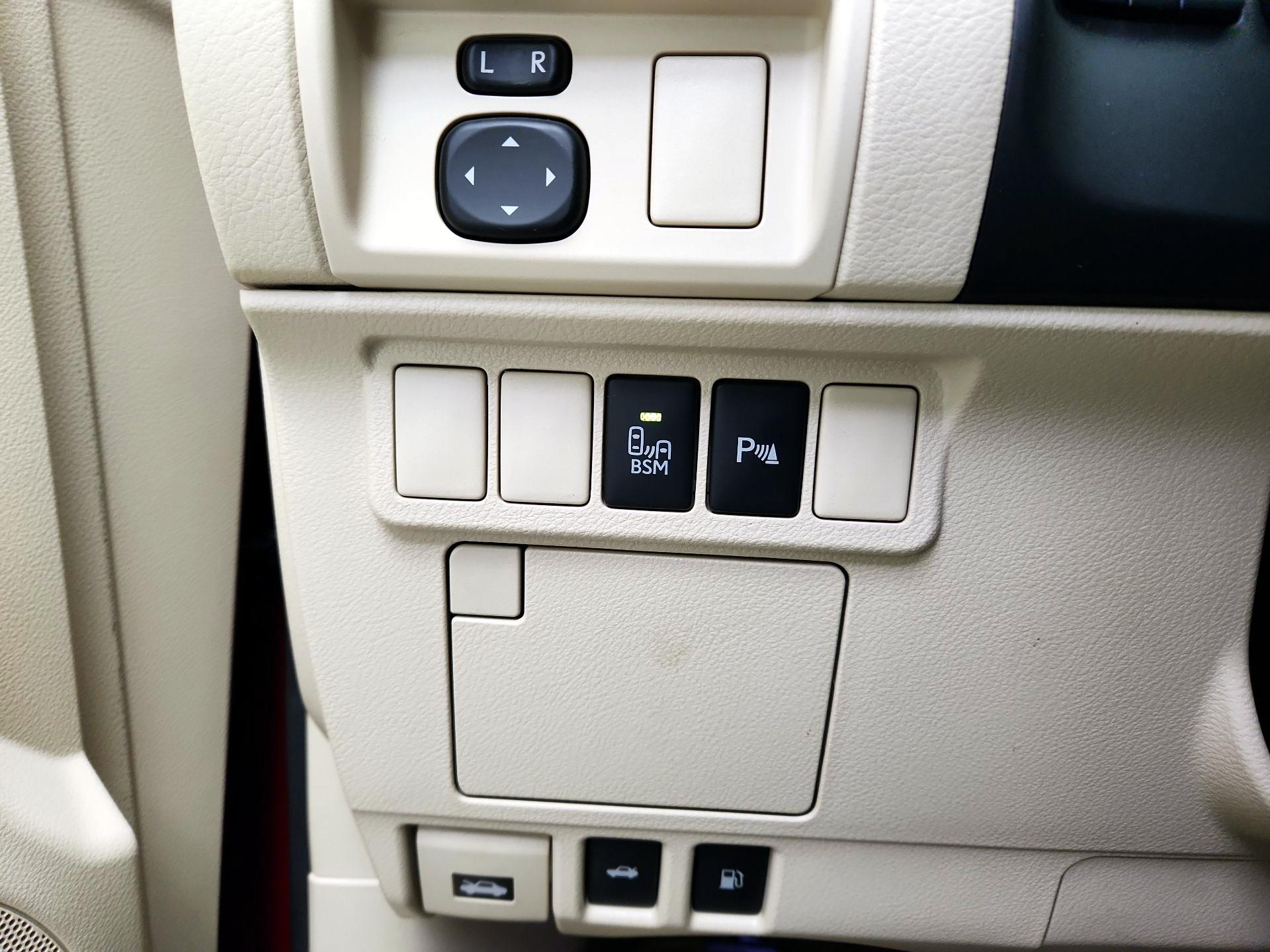 Thumbnail: 2015 Lexus ES - 13