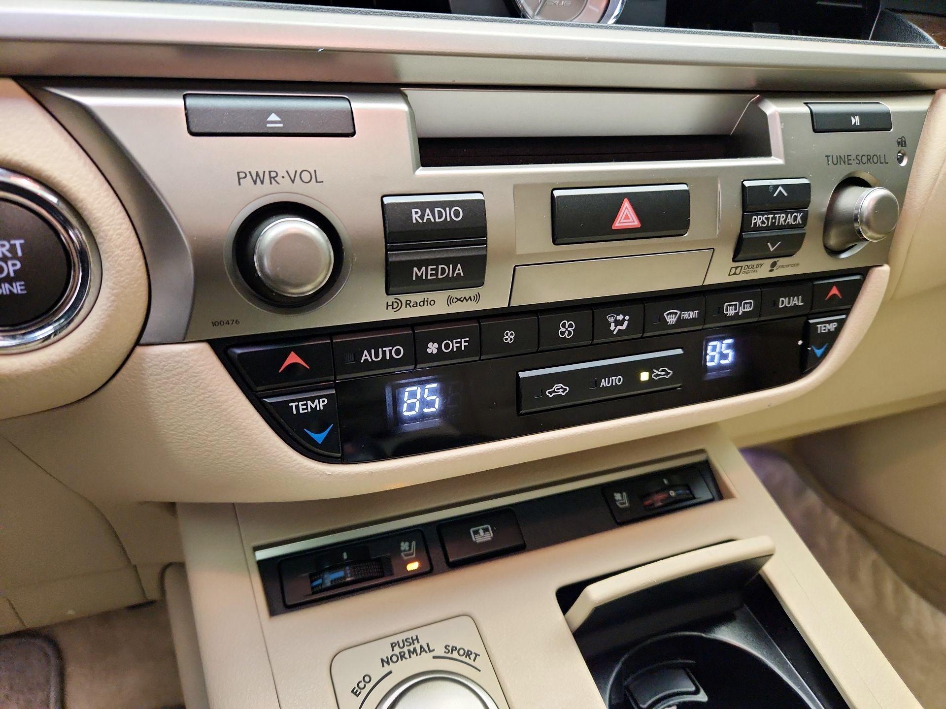 Thumbnail: 2015 Lexus ES - 17