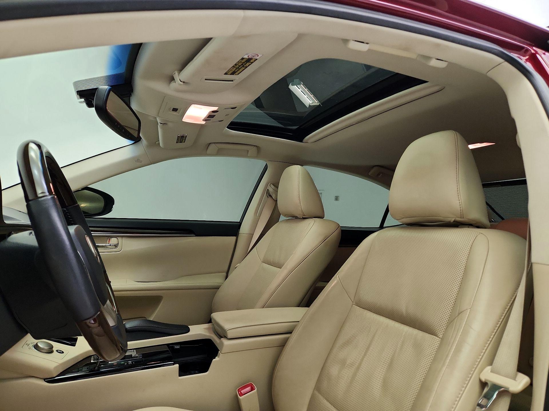 Thumbnail: 2015 Lexus ES - 20