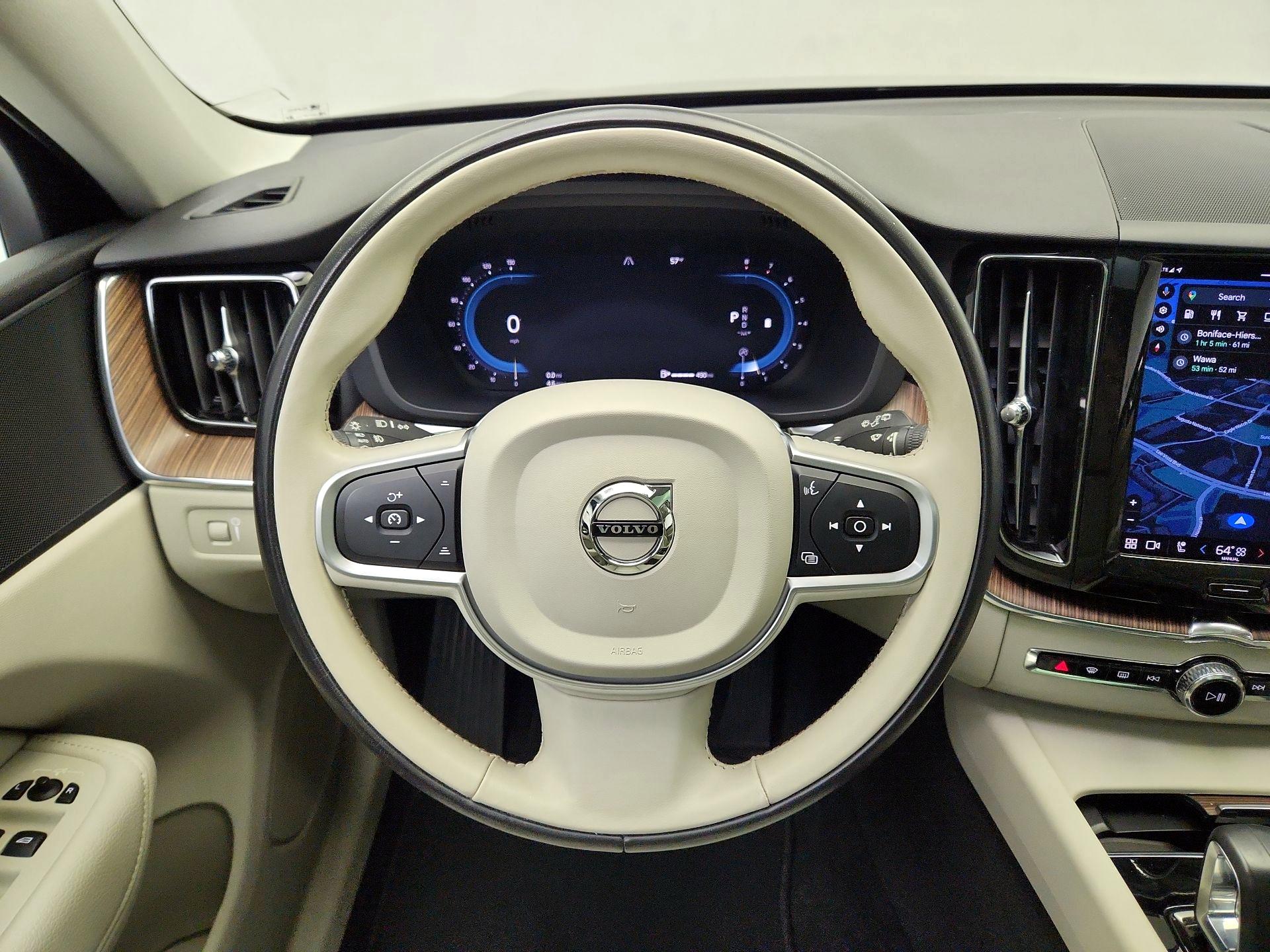 Thumbnail: 2022 Volvo XC60 - 10